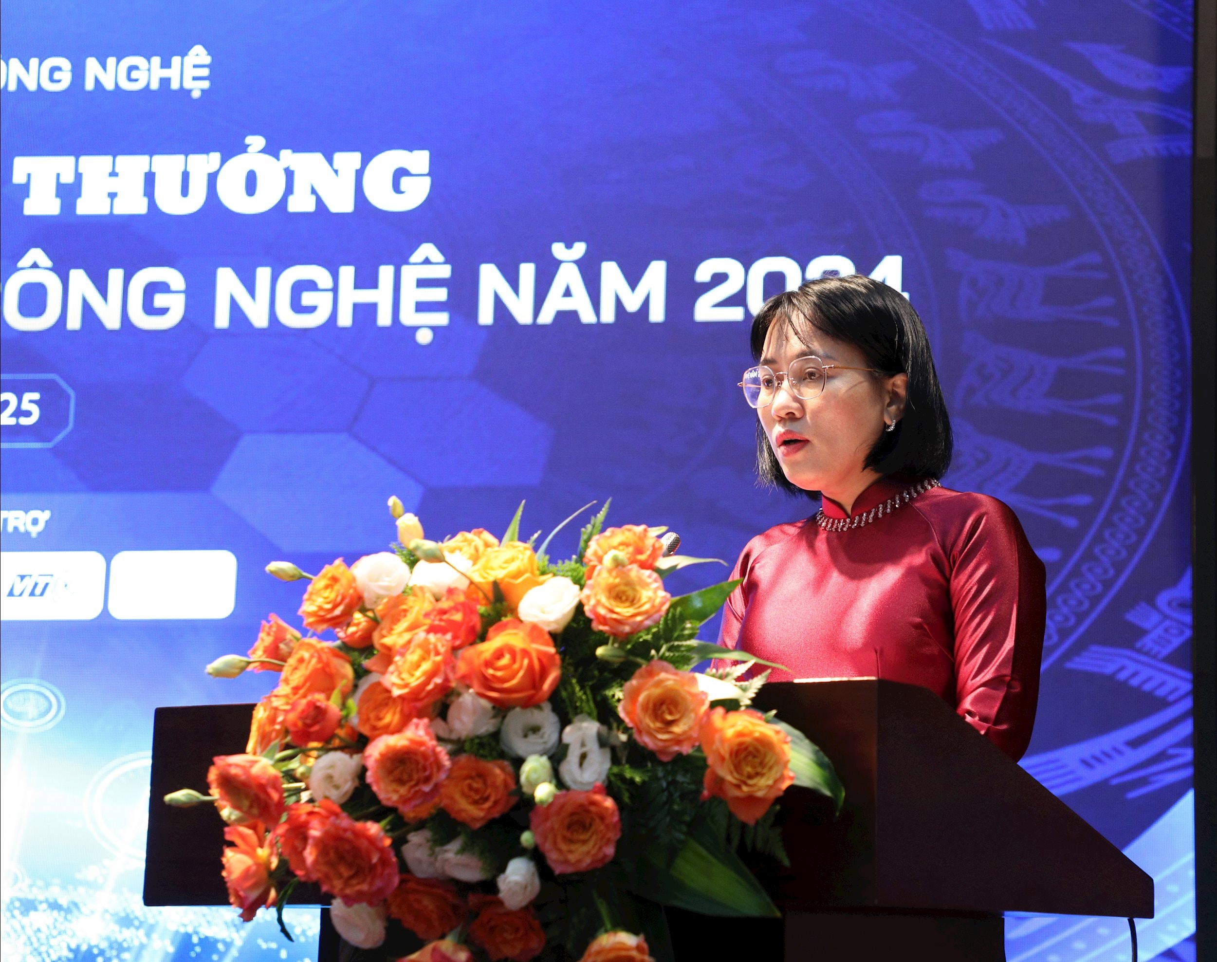 Giám đốc Trung tâm Truyền thông KH và CN, Phó trưởng ban Tổ chức giải thưởng báo chí về KH và CN Nguyễn Thị Hải Hằng phát biểu khai mạc buổi lễ