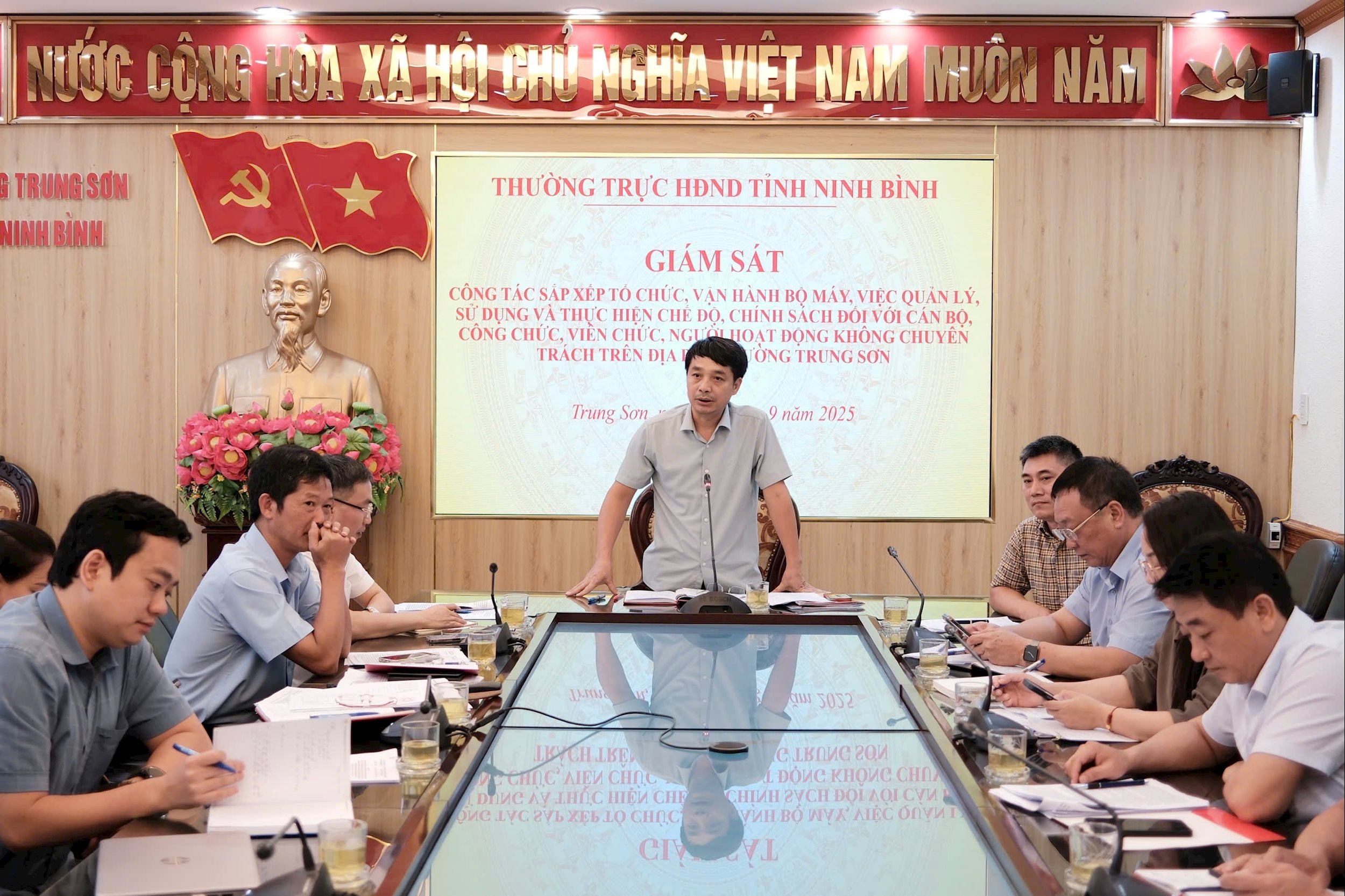 Phó Chủ tịch HĐND tỉnh Hoàng Văn Kiên phát biểu tại buổi làm việc với xã Trung Sơn. Nguồn Ninhbinh.gov.vn