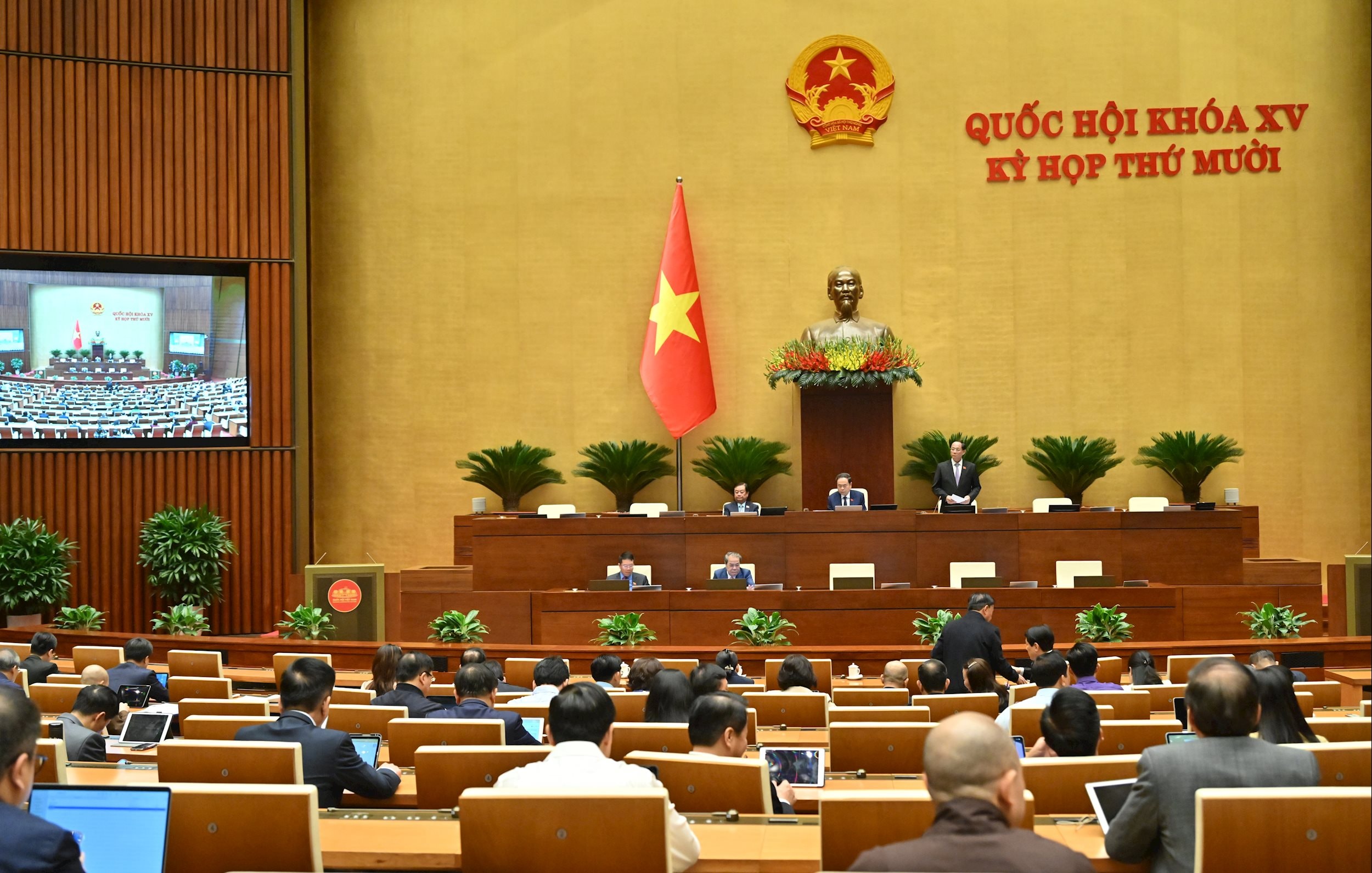 Phó Chủ tịch Quốc hội Trần Quang Phương điều hành phiên họpVQK_2325