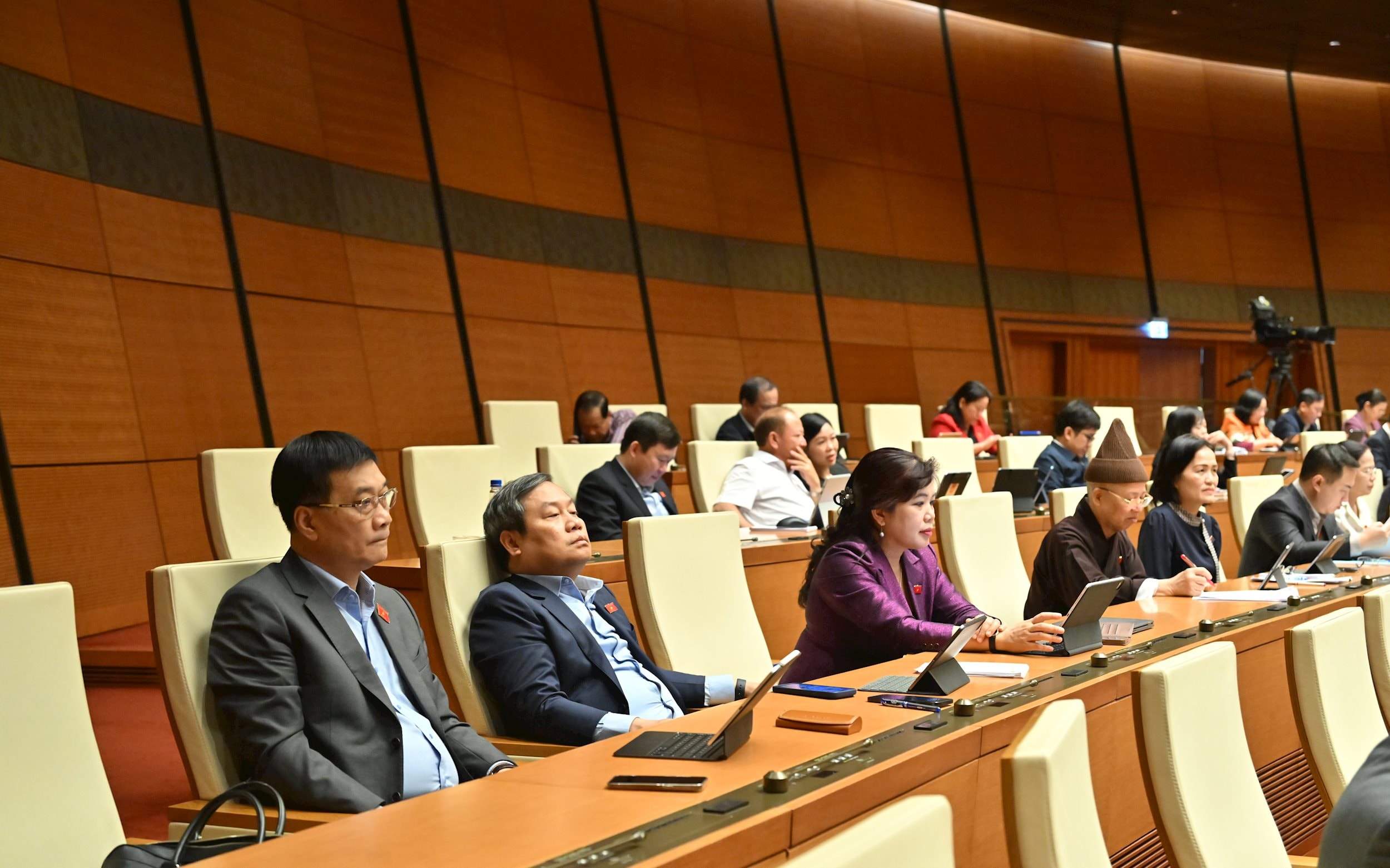 Phó Chủ tịch Quốc hội Vũ Hồng Thanh và Đoàn ĐBQH Quảng NinhVQK_2403