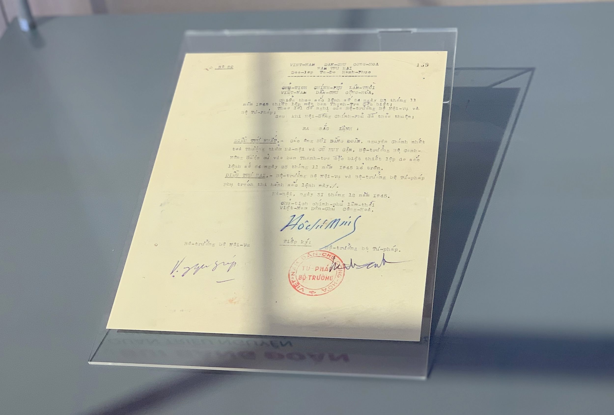 Sắc lệnh số 80 ngày 31122945 của Chủ tịch Chính phủ Lâm thời Việt Nam Dân chủ Cộng hòa về việc cử Cụ Bùi Bằng Đoàn và ông Cù Huy Cận vào Ban Thanh tra đặc biệt