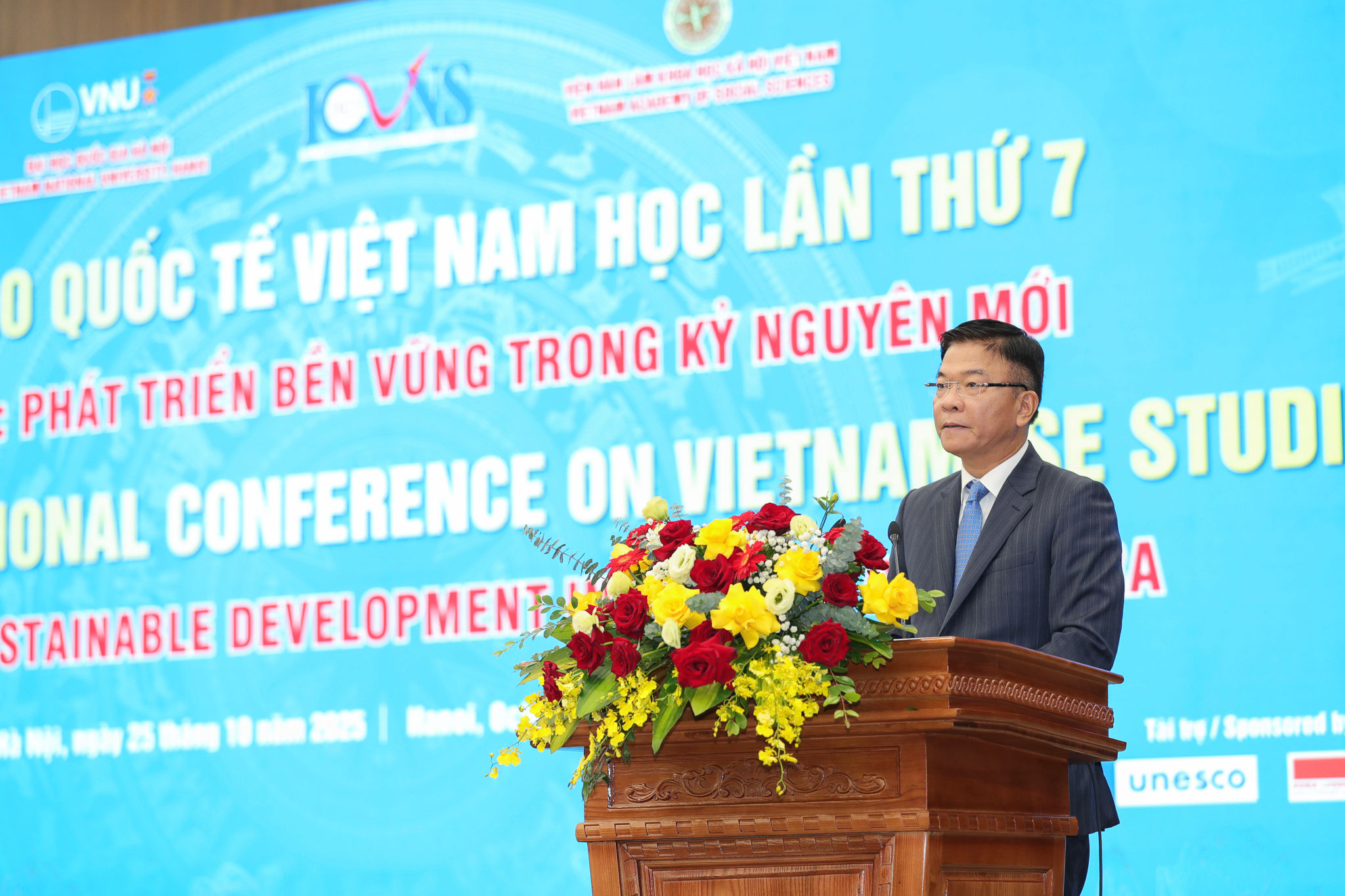 2 VNU - Pho Thu tuong Le Thanh Long (2)