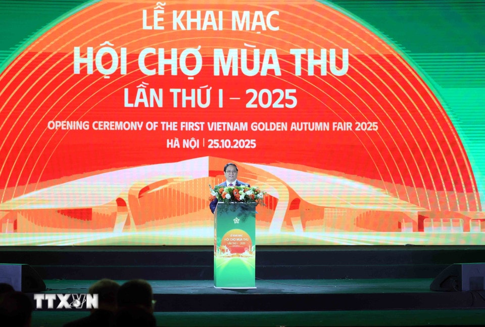 Perdana Menteri Pham Minh Chinh menyampaikan pidato pembukaan Pameran Musim Gugur pertama tahun 2025. (Foto: An Dang/VNA)