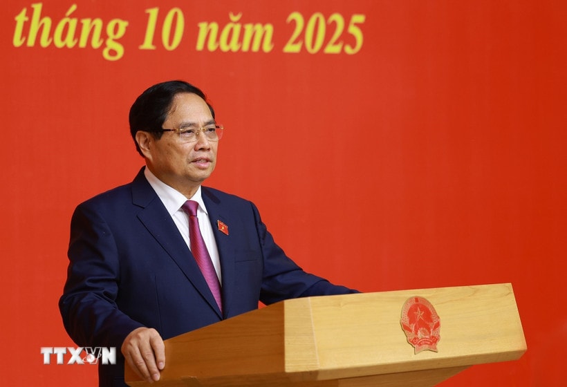 Thủ tướng Phạm Minh Chính giao nhiệm vụ cho Phó Thủ tướng Chính phủ, Bộ trưởng nhiệm kỳ 2021-2026. (Ảnh: Dương Giang/TTXVN)