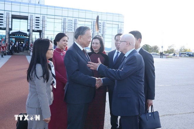 Lễ tiễn Tổng Bí thư Tô Lâm và Phu nhân tại sân bay quốc tế Sofia. (Ảnh: Thống Nhất/TTXVN) ttxvn-tong-bi-thu-ket-thuc-chuyen-tham-bulgaria-2-resize.jpg