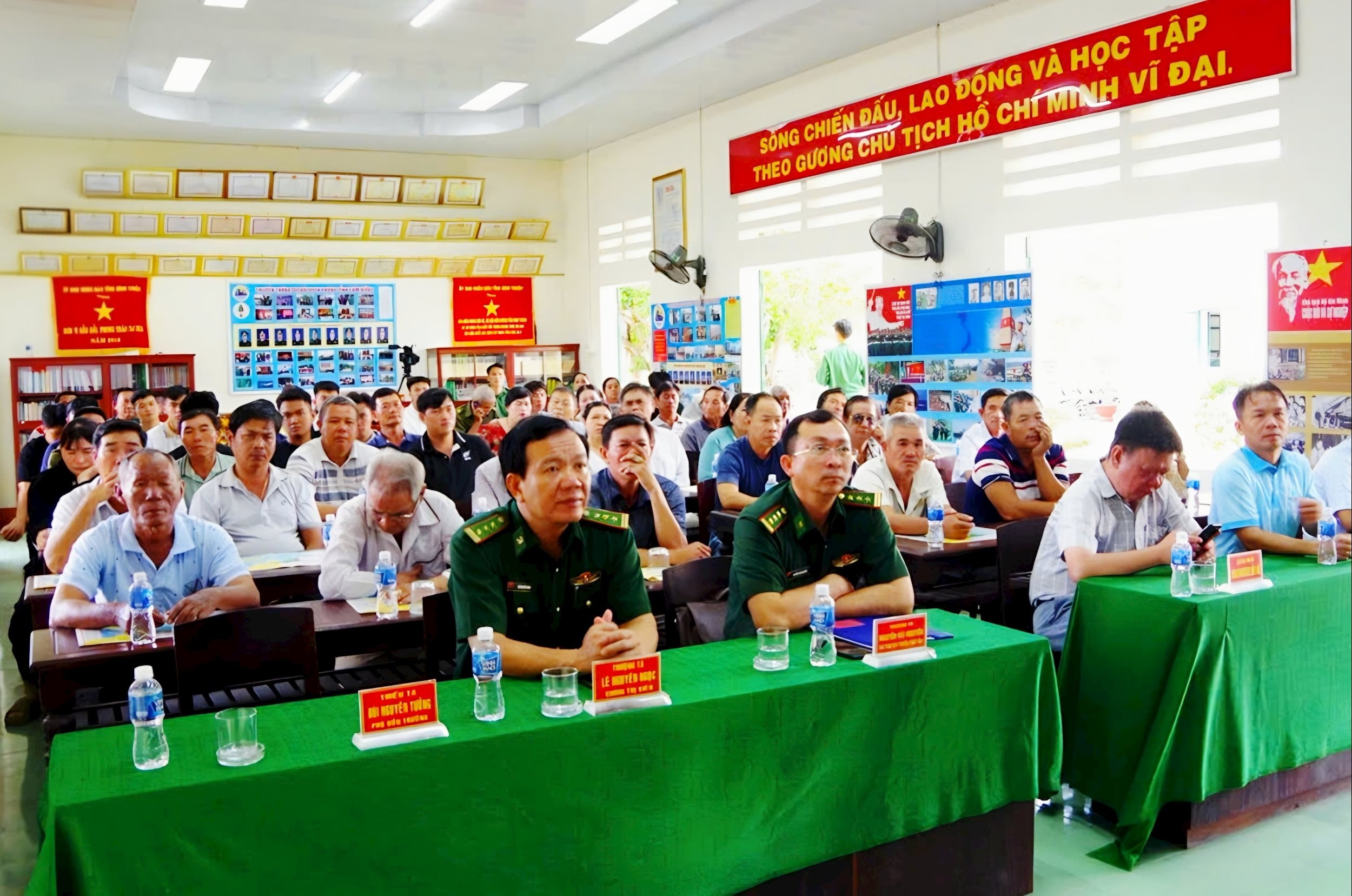 Các buổi truyền thông thu hút đông đảo bà con ngư dân tham gia(1)