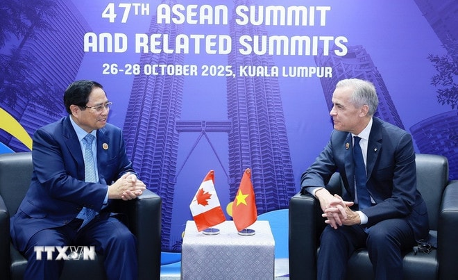 Thủ tướng Phạm Minh Chính gặp Thủ tướng Canada Mark Carney. (Ảnh: Dương Giang/TTXVN) ttxvn-2610-thu-tuong-viet-nam-canada-4.jpg