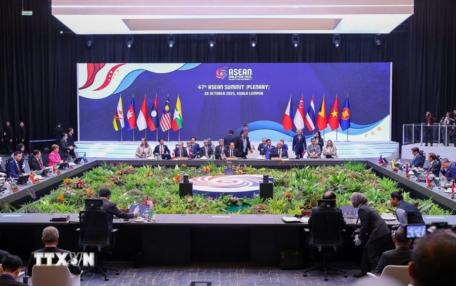 Thủ tướng Phạm Minh Chính tham dự Phiên toàn thể Hội nghị Cấp cao ASEAN lần thứ 47 và Lễ trao Nghị định thư thứ hai sửa đổi Hiệp định Thương mại Hàng hóa ASEAN (ATIGA). (Ảnh: Dương Giang/TTXVN) ttxvn-thu-tuong-pham-minh-chinh-asean-2-resize.jpg