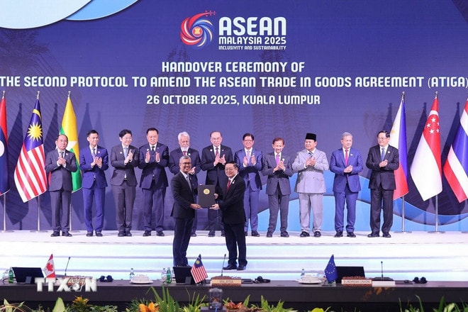 Lễ trao Nghị định thư thứ hai sửa đổi Hiệp định Thương mại Hàng hóa ASEAN (ATIGA). (Ảnh: Dương Giang/TTXVN) ttxvn-thu-tuong-pham-minh-chinh-asean-1-resize.jpg