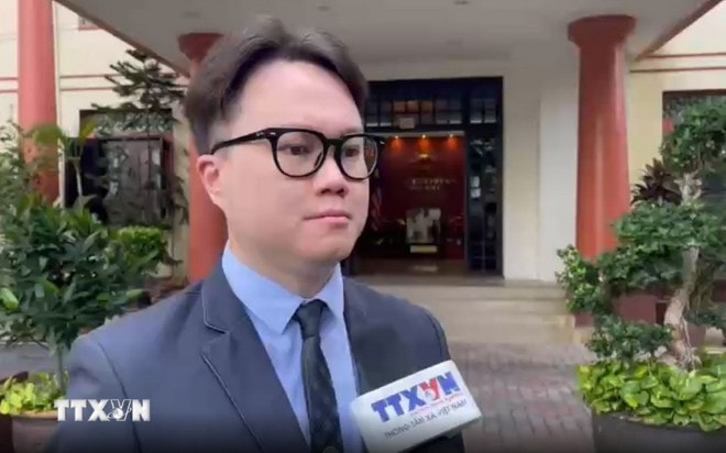 Enzo Sim Hong Jun, a researcher at Malaysia’s Penang Institute in an interview with the Vietnam News Agency's reporter. (Photo: VNA) nha-nghien-cuu-malaysia.jpg