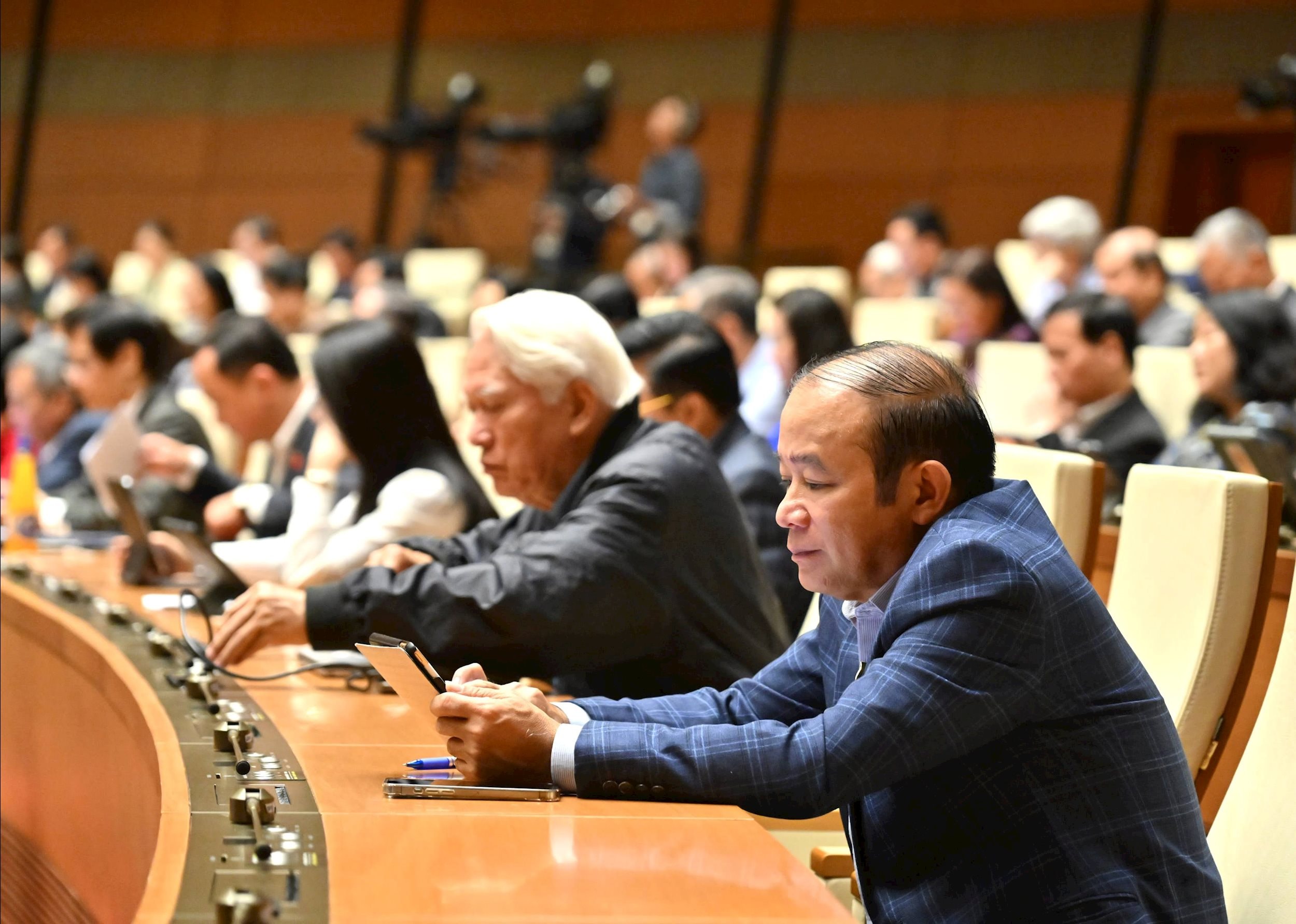 Các đại biểu tại phiên họp. Ảnh: Quang Khánh