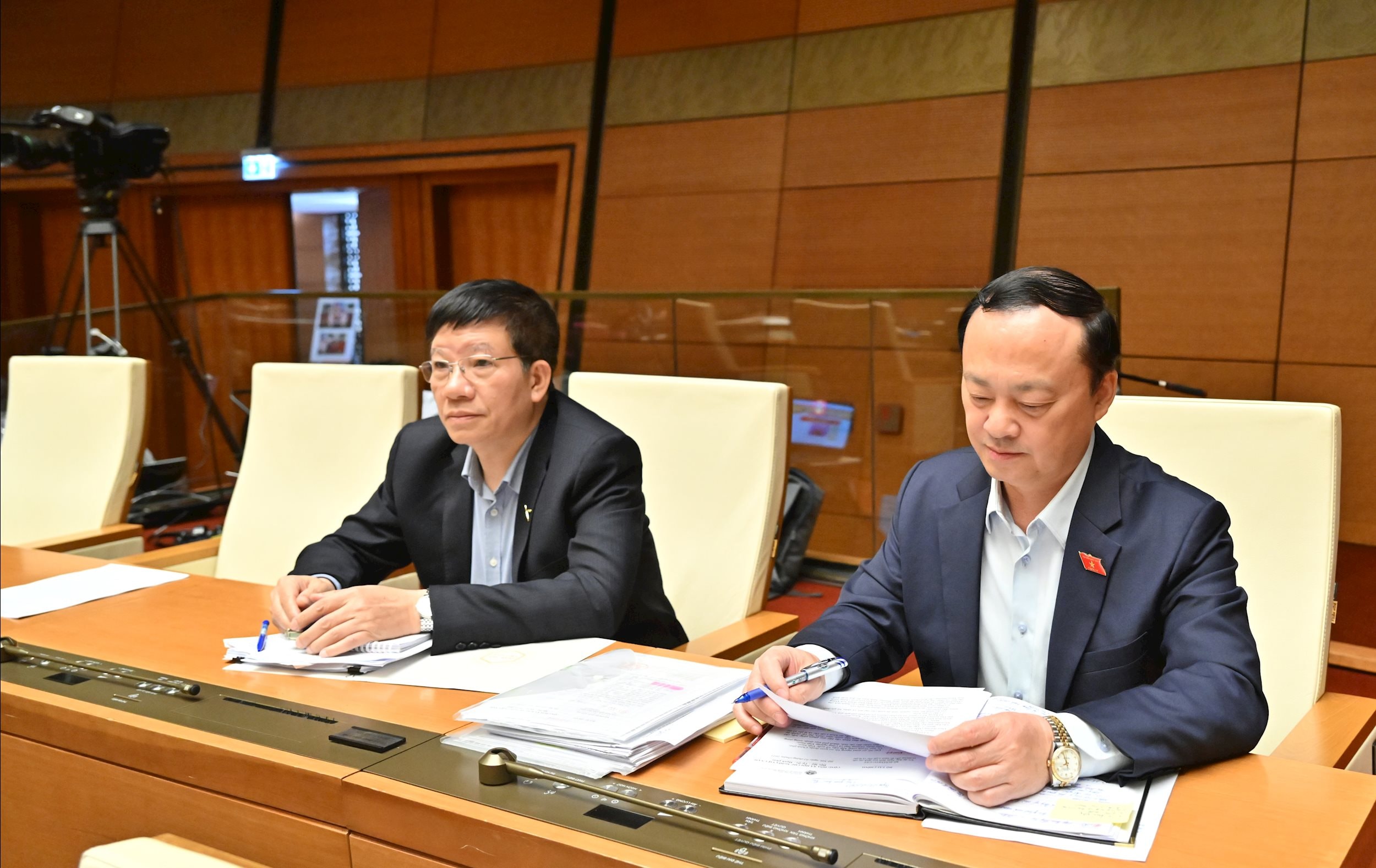 Các đại biểu tại phiên họpVQK_2883