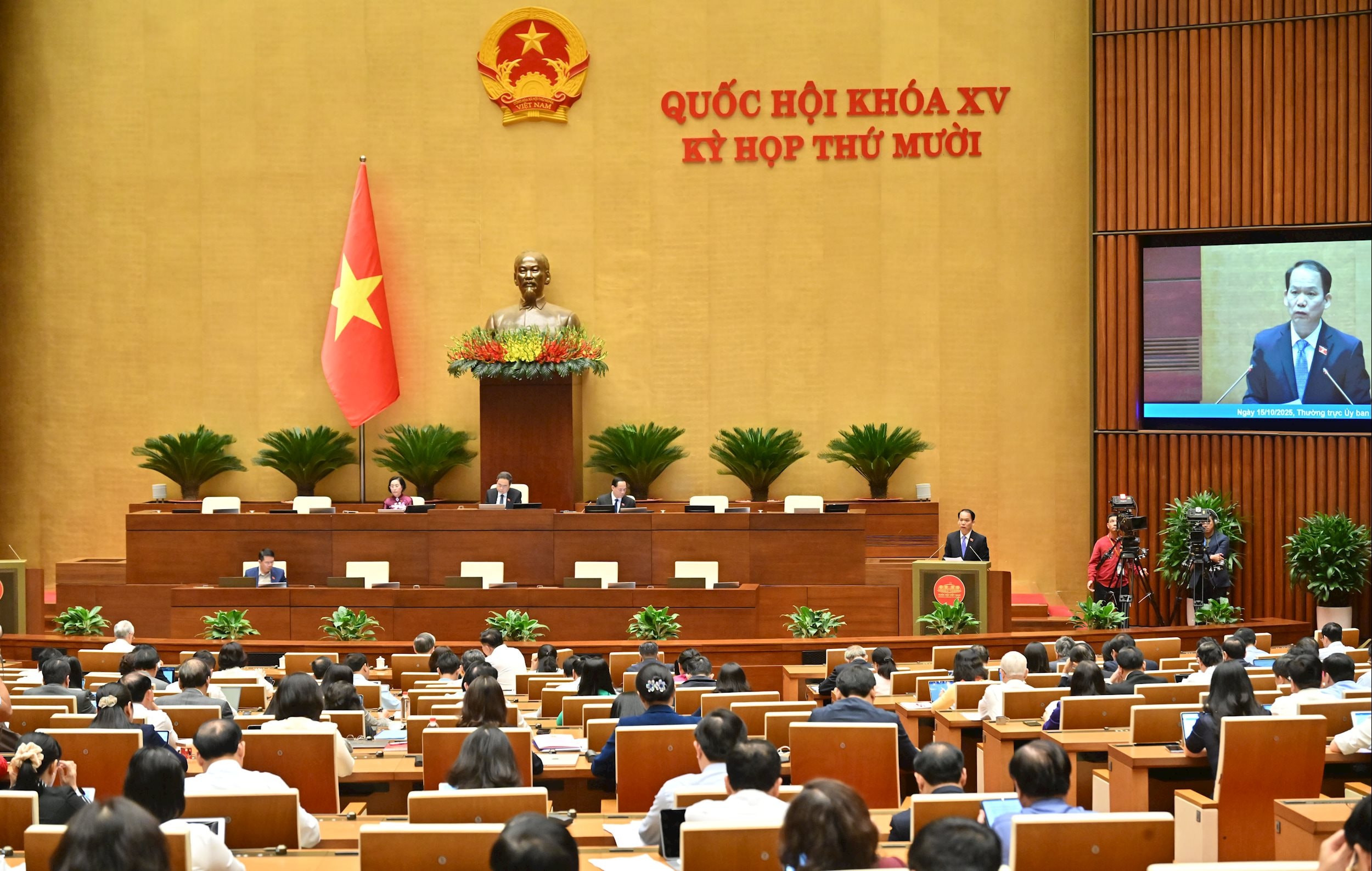 Chủ nhiệm Ủy ban Pháp luật và Tư pháp Hoàng Thanh Tùng