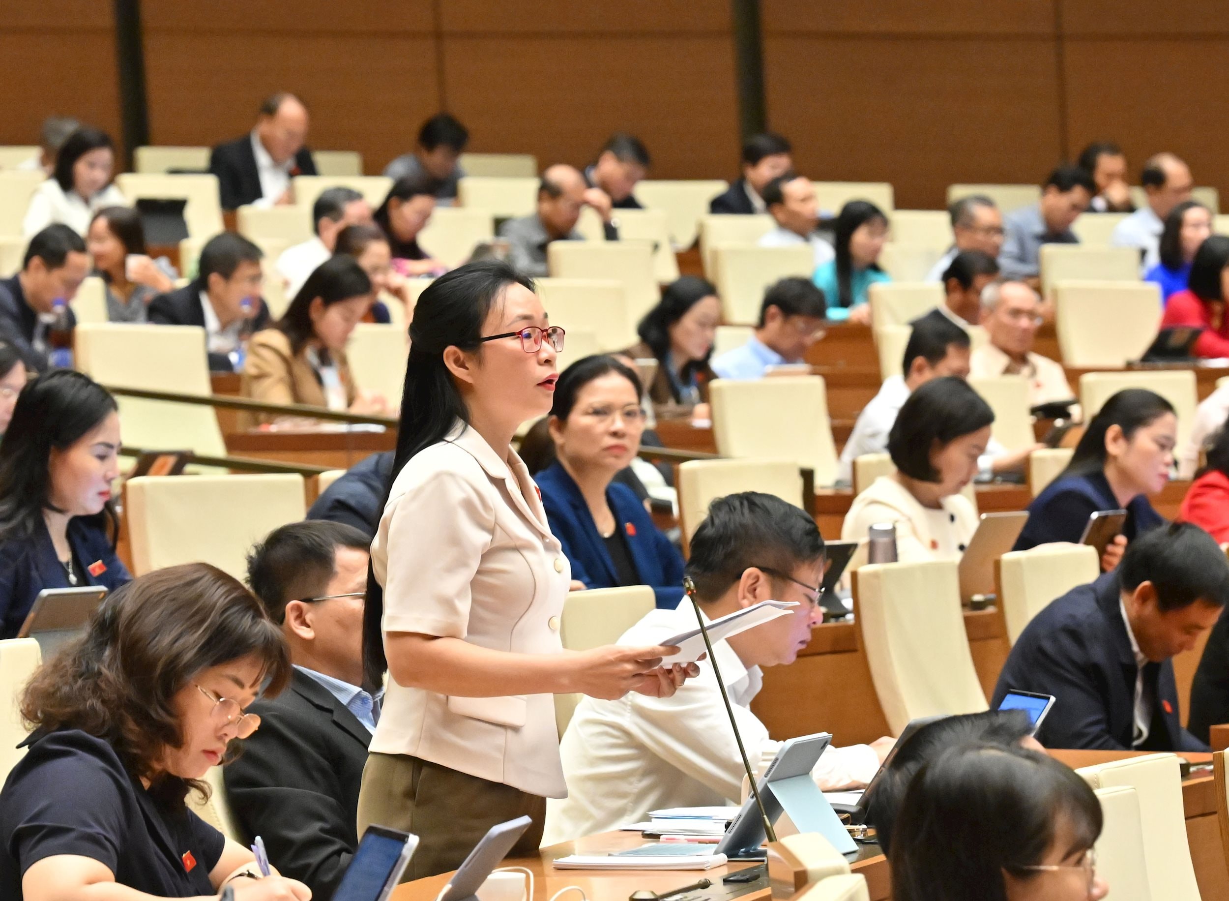 ĐBQH Trần Thị Thu Hằng (Lâm Đồng) 