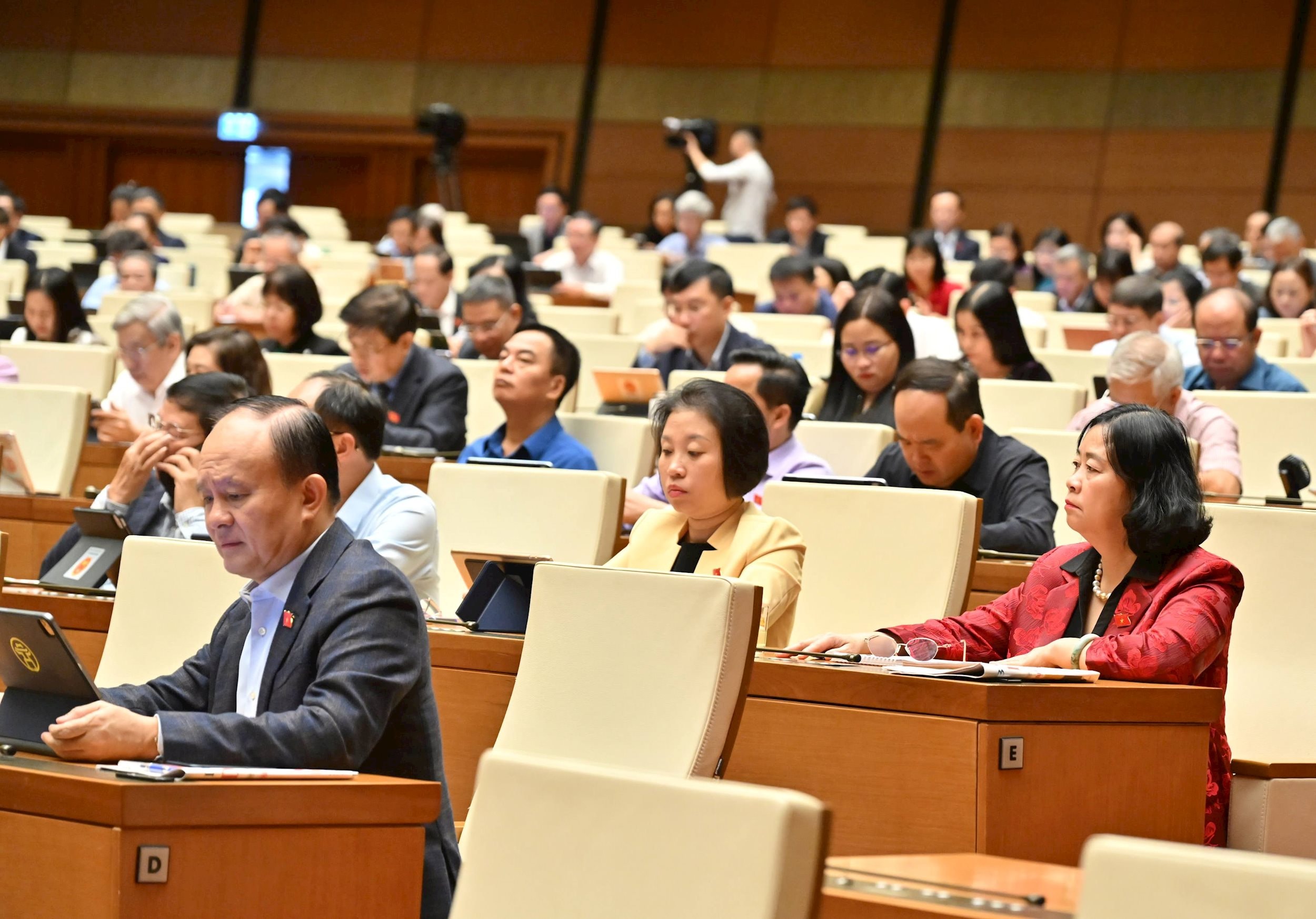 Các đại biểu tại phiên họp. Ảnh: Quang Khánh