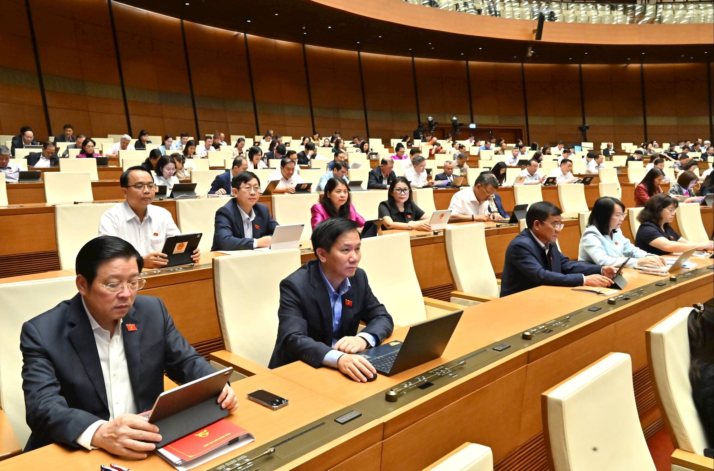 Các đại biểu tại phiên họp. Ảnh: Quang Khánh