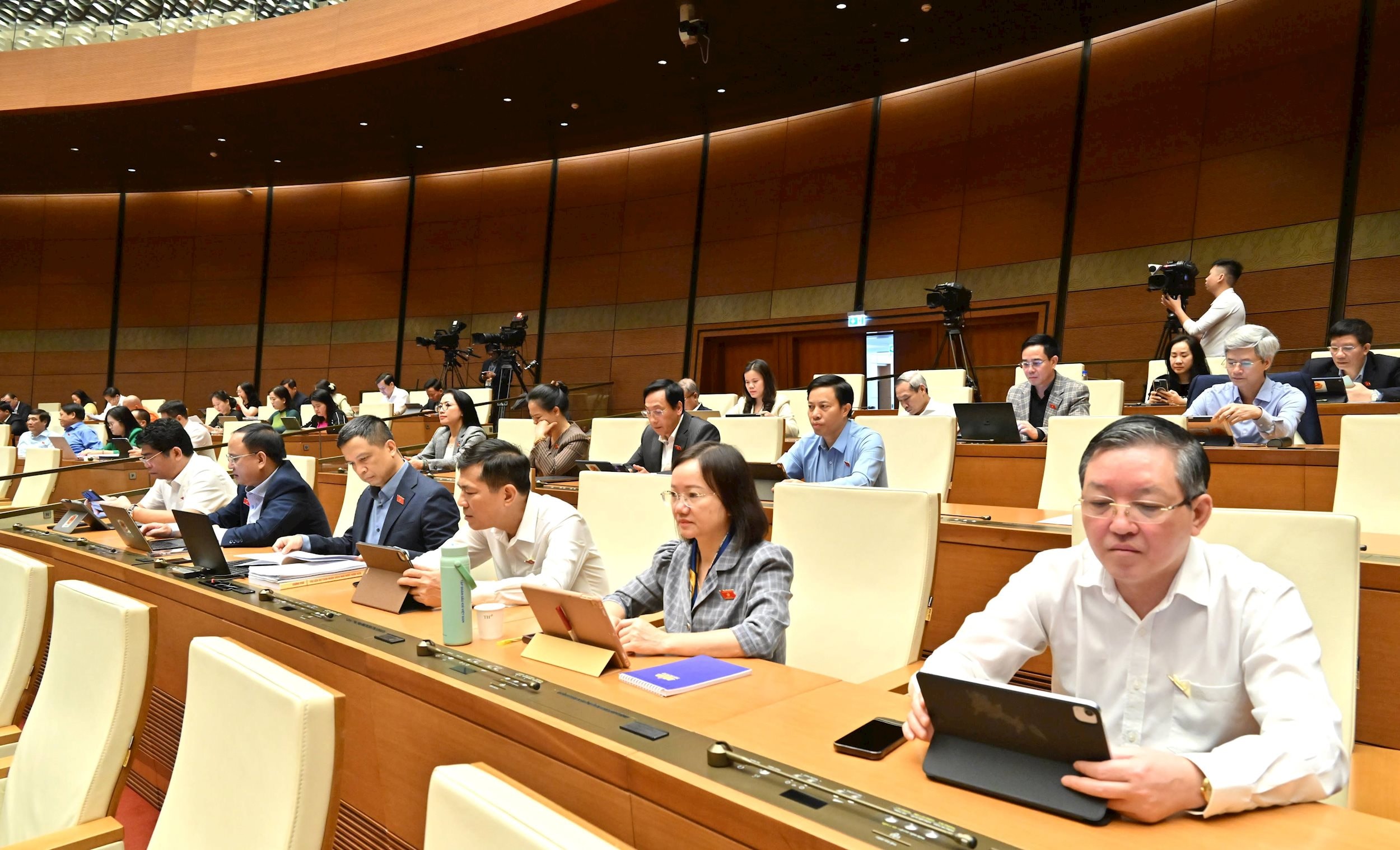 Các đại biểu t phiên họp. Ảnh: Quang Khánh