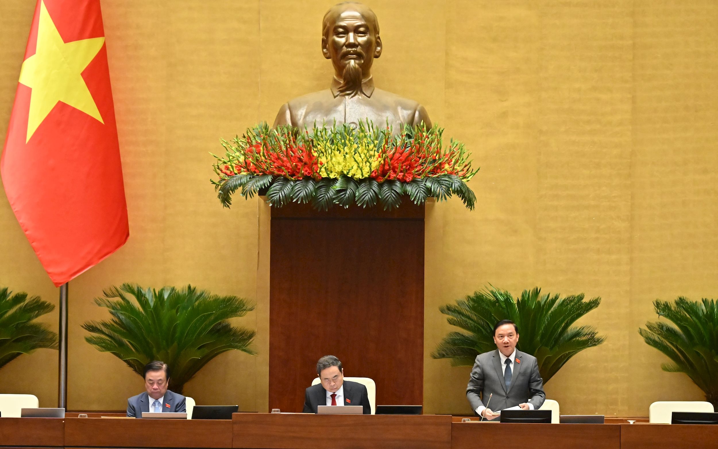 Phó Chủ tịch Quốc hội Nguyễn Khắc Định điều hành phiên họpVQK_2580++