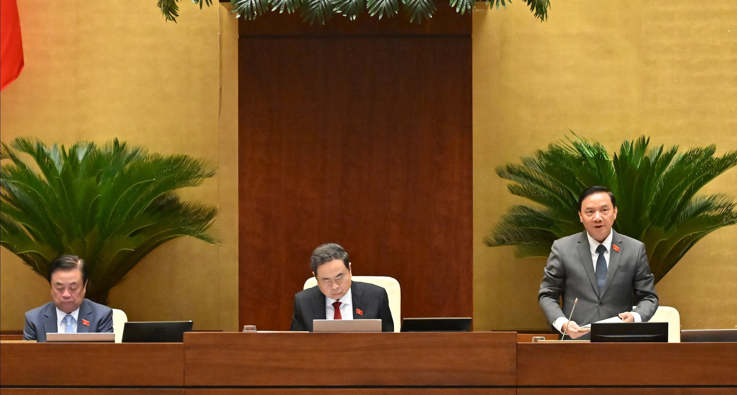 Phó Chủ tịch Quốc hội Nguyễn Khắc Định điều hành phiên họpVQK_2580