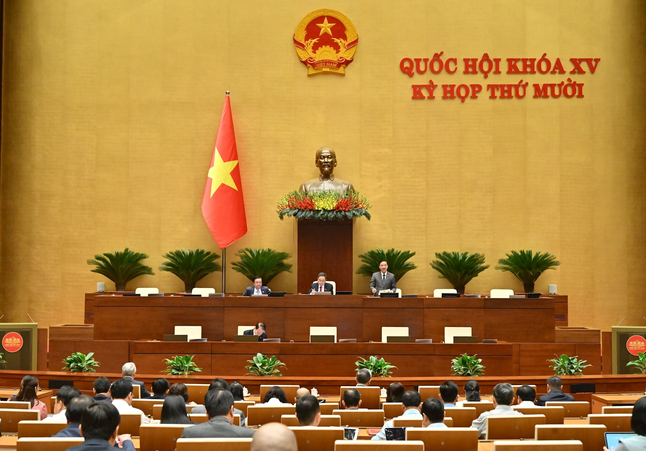 Phó Chủ tịch Quốc hội Nguyễn Khắc Định điều hành phiên họpVQK_2596