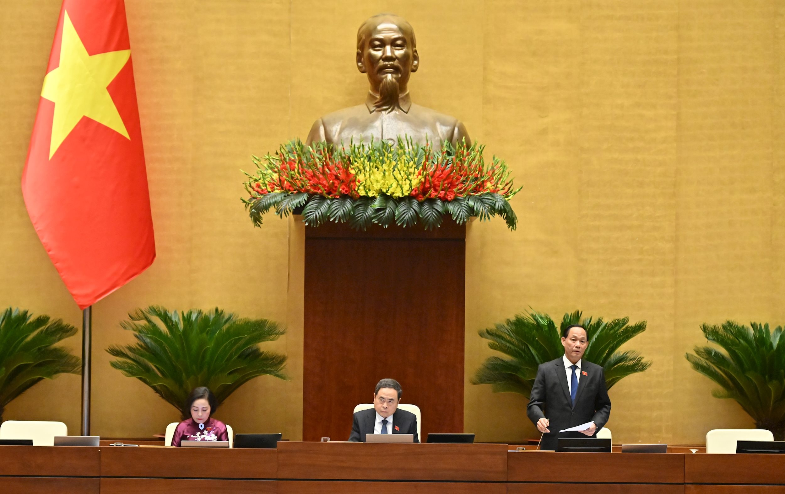 Phó Chủ tịch Quốc hội Trần Quang Phương điều hành phiên họpVQK_2800