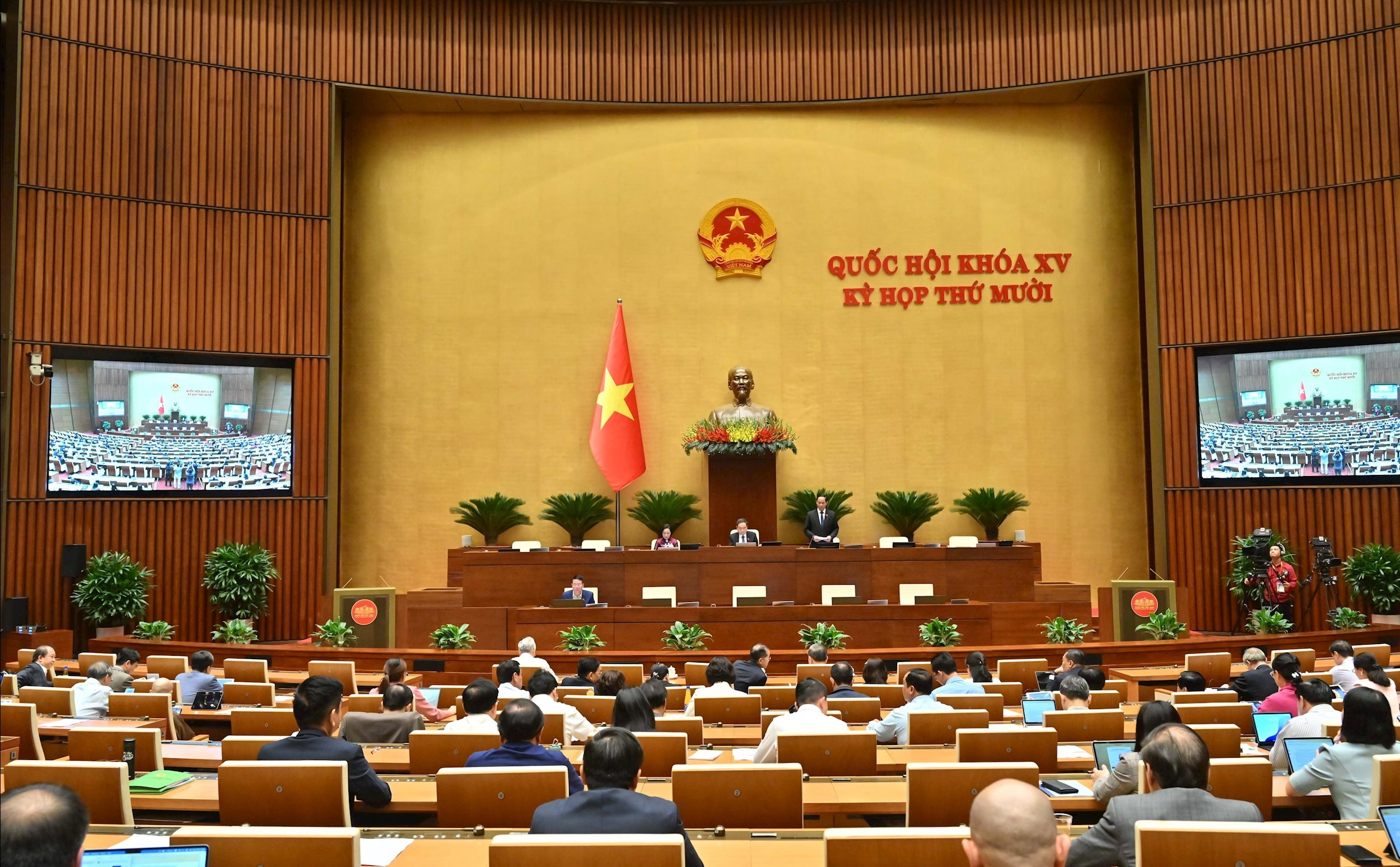 Phó Chủ tịch Quốc hội Trần Quang Phương điều hành phiên họpVQK_2807