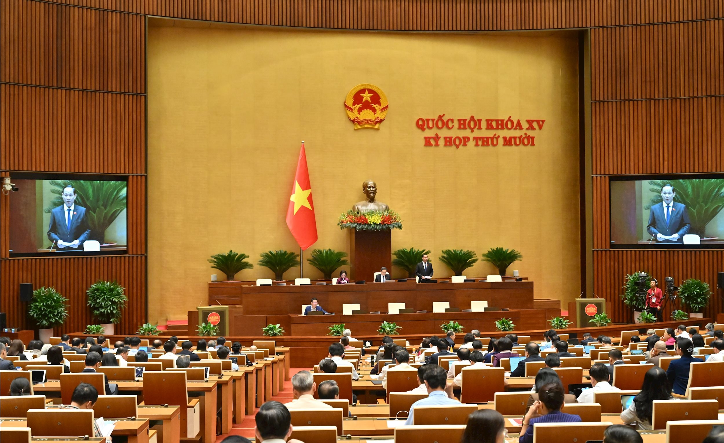 Phó Chủ tịch Quốc hội Trần Quang Phương điều hành phiên họpVQK_2809