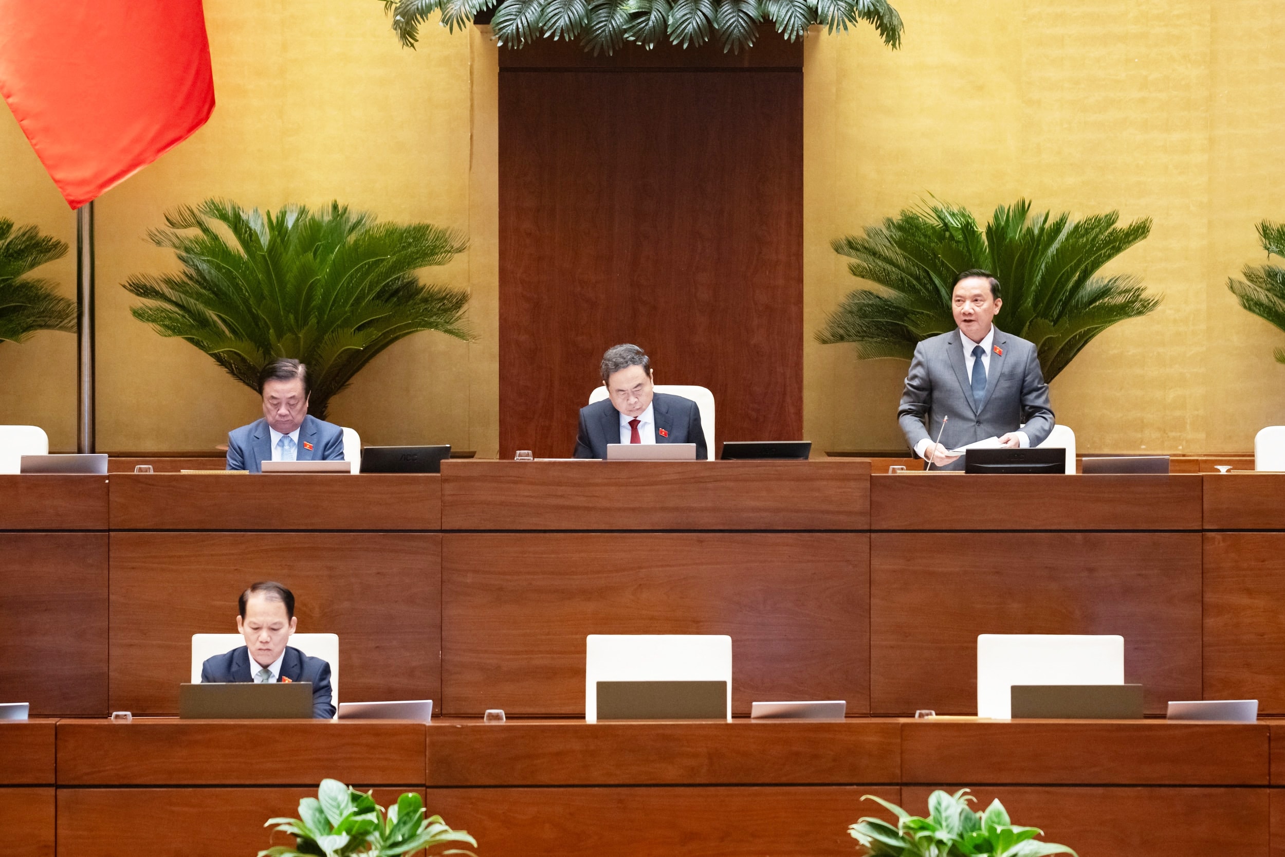 Phó Chủ tịch Quốc hội Nguyễn Khắc Định điều hành phiên họp. Ảnh: Phạm Thắng