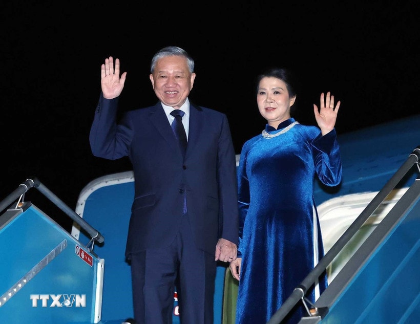 Tổng Bí thư Tô Lâm và Phu nhân rời Hà Nội, lên đường thăm chính thức Liên hiệp Vương quốc Anh và Bắc Ireland. (Ảnh: Thống Nhất/TTXVN)