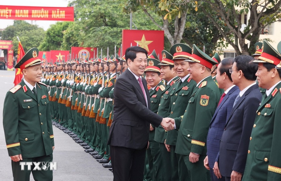 Chủ tịch nước Lương Cường với các đại biểu dự Lễ kỷ niệm. (Ảnh: Lâm Khánh/ TTXVN)