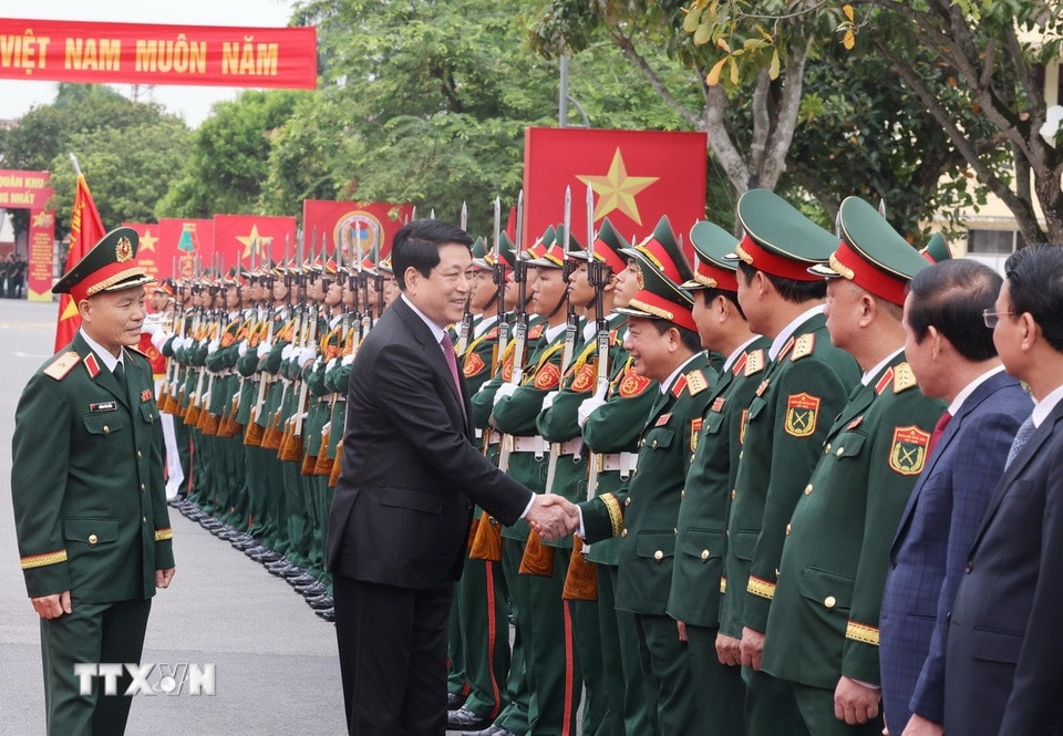 Chủ tịch nước Lương Cường với các đại biểu dự Lễ kỷ niệm. (Ảnh: Lâm Khánh/ TTXVN)
