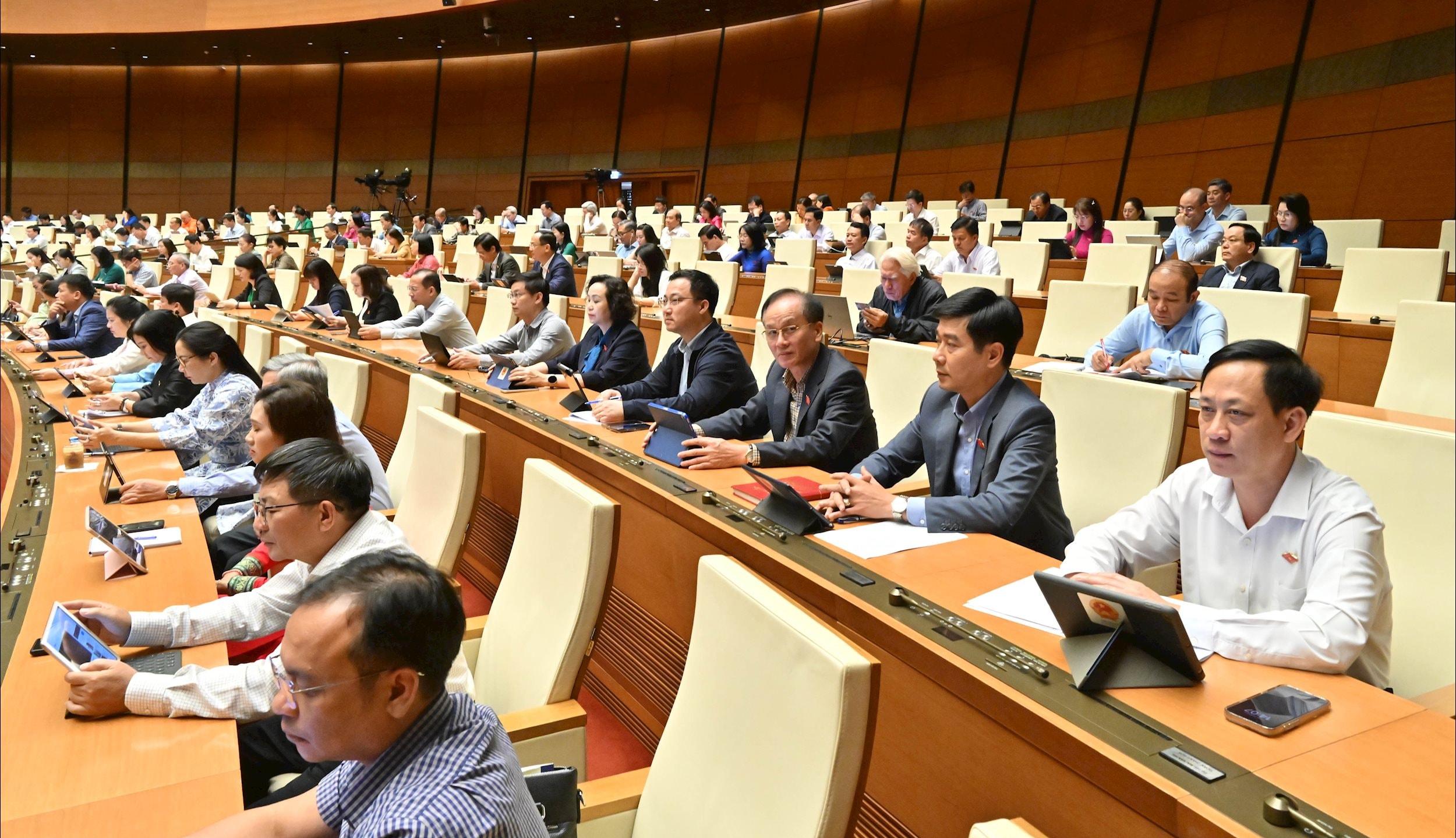 Các đại biểu tại phiên họpVQK_3358