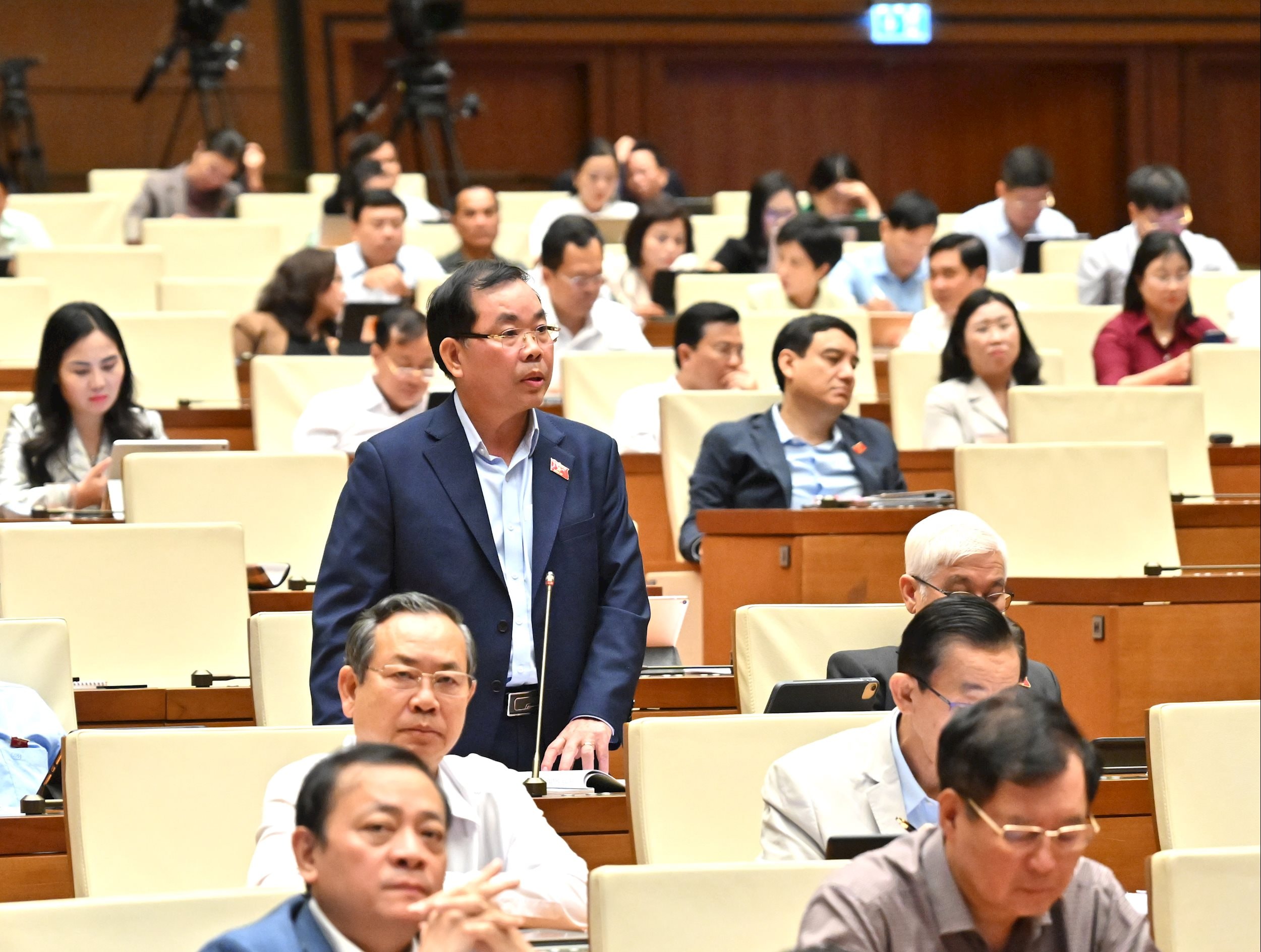 ĐBQH Nguyễn Quang Huân (TP Hồ Chí Minh) tranh luậnVQK_3236