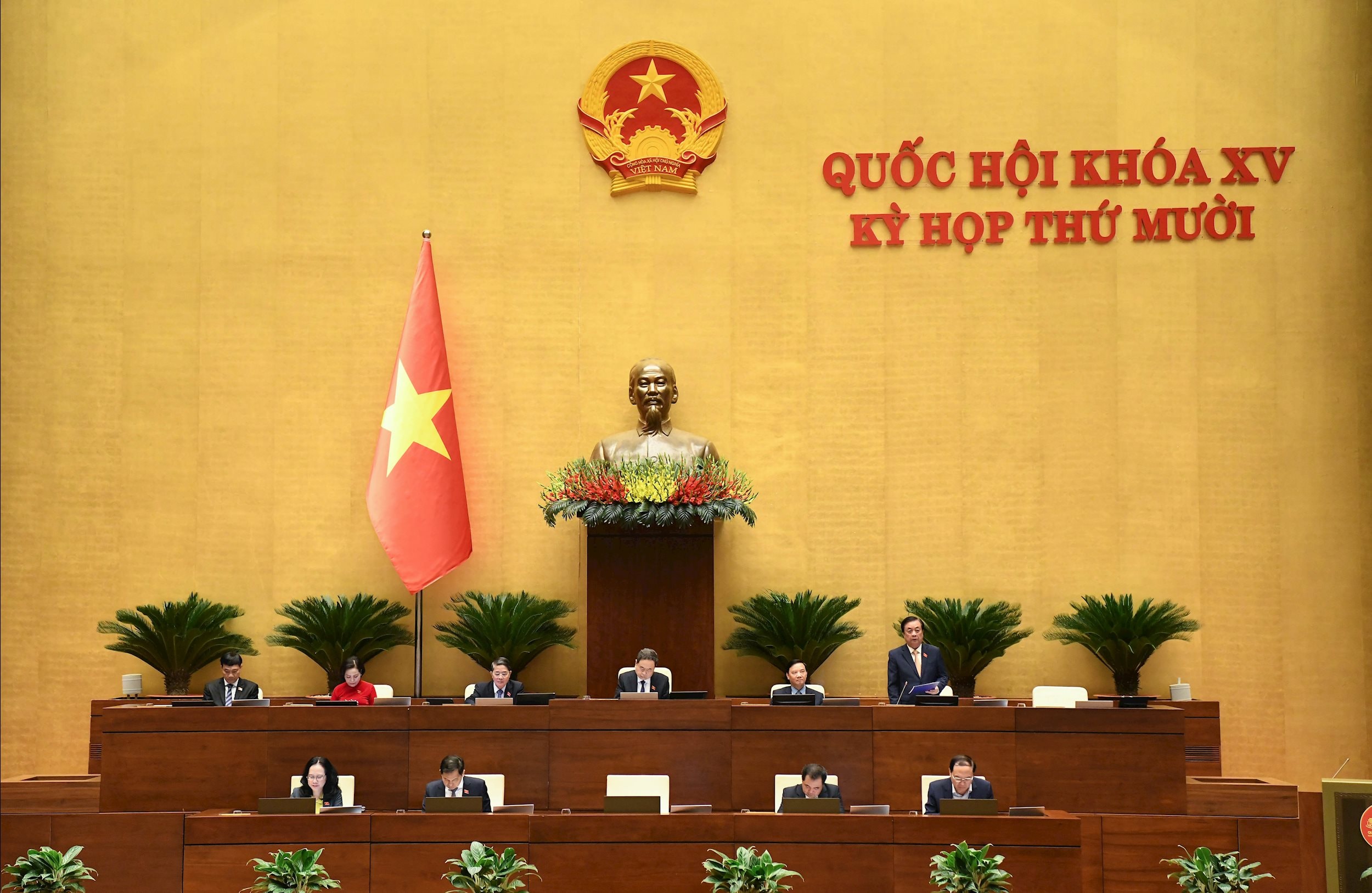 Phó chủ tịch QH Lê Minh Hoan điều hành phiên họp.1