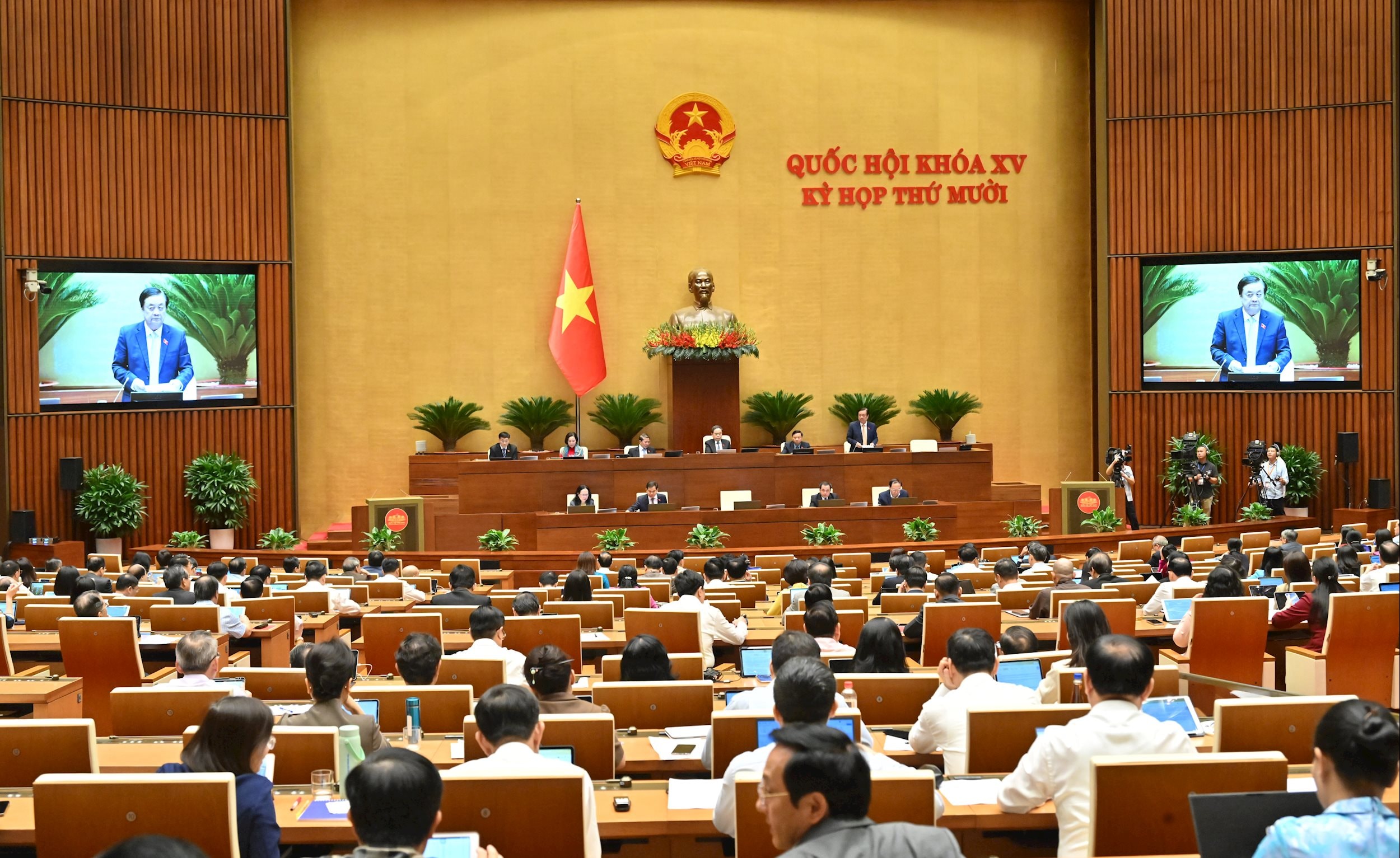 Phó Chủ tịch Quốc hội Lê Minh Hoan điều hành phiên họp