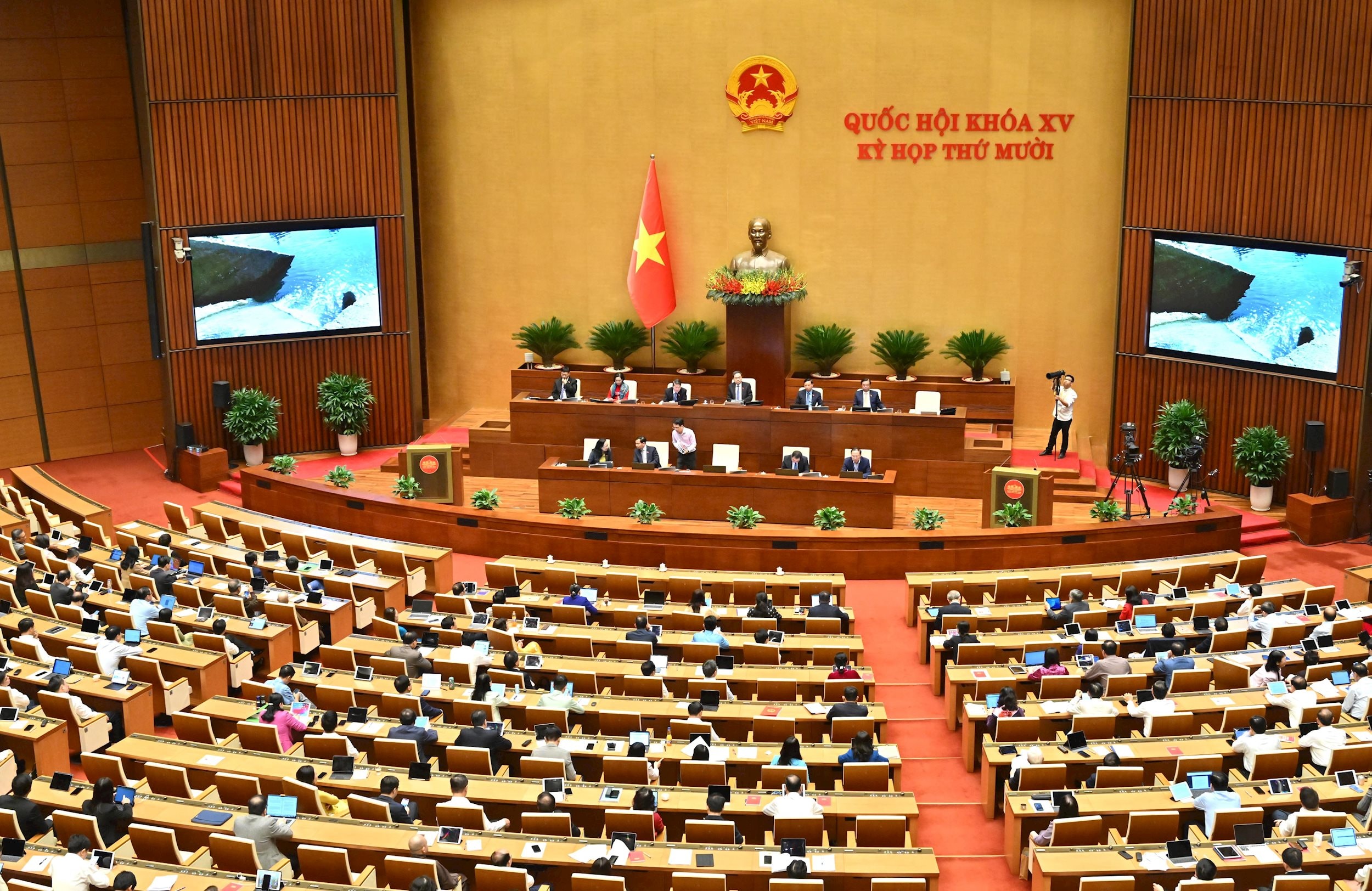 Quốc hội xem phim đoàn giám sátVQK_3131