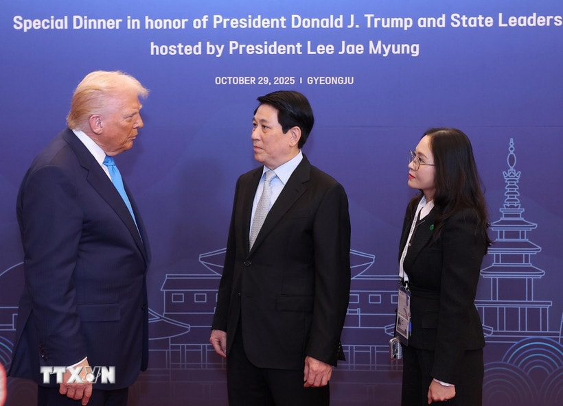 Chủ tịch nước Lương Cường với Tổng thống Hoa Kỳ Donald Trump. (Ảnh: Lâm Khánh/TTXVN)