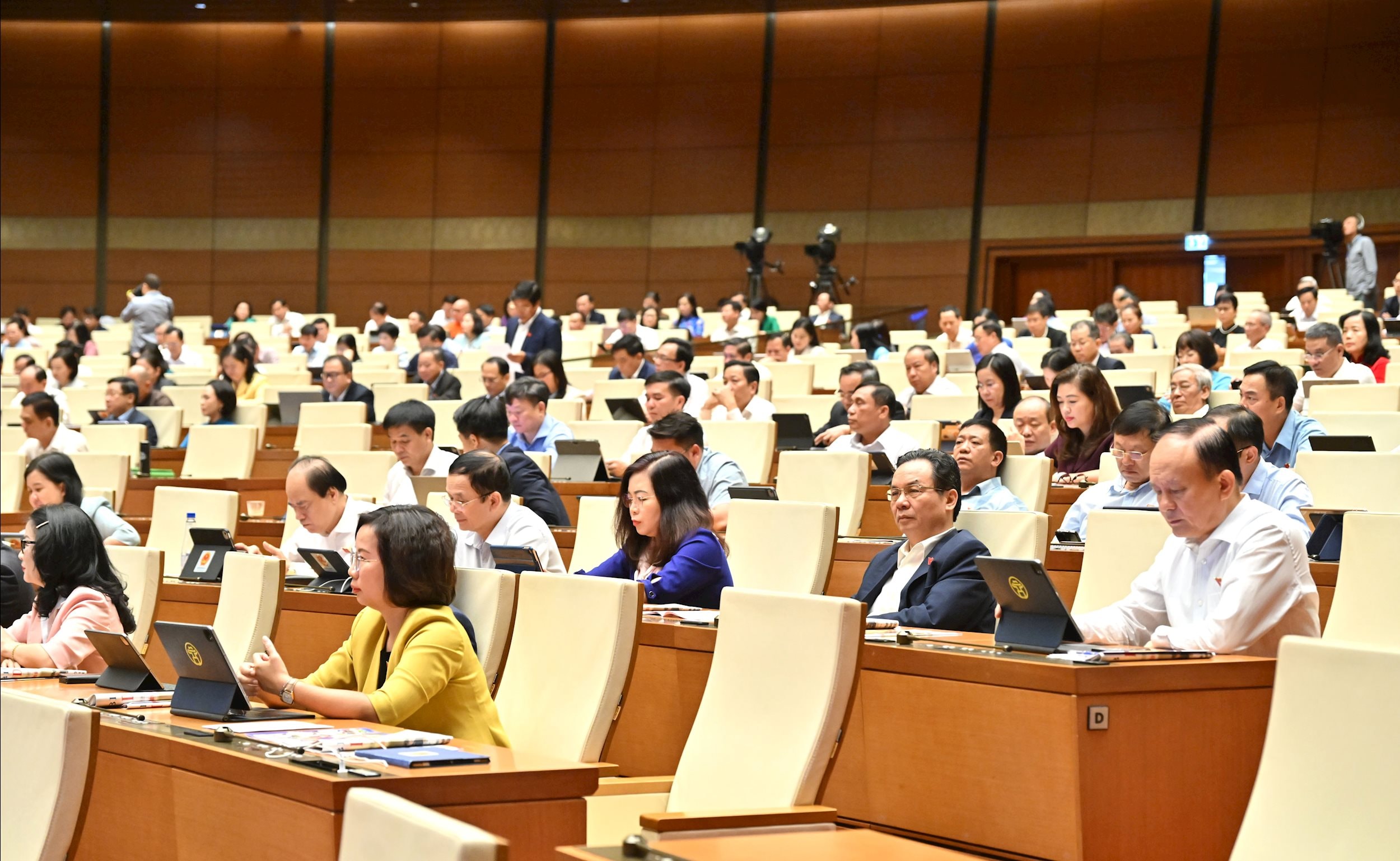 Các đại biểu tại phiên họpVQK_3519