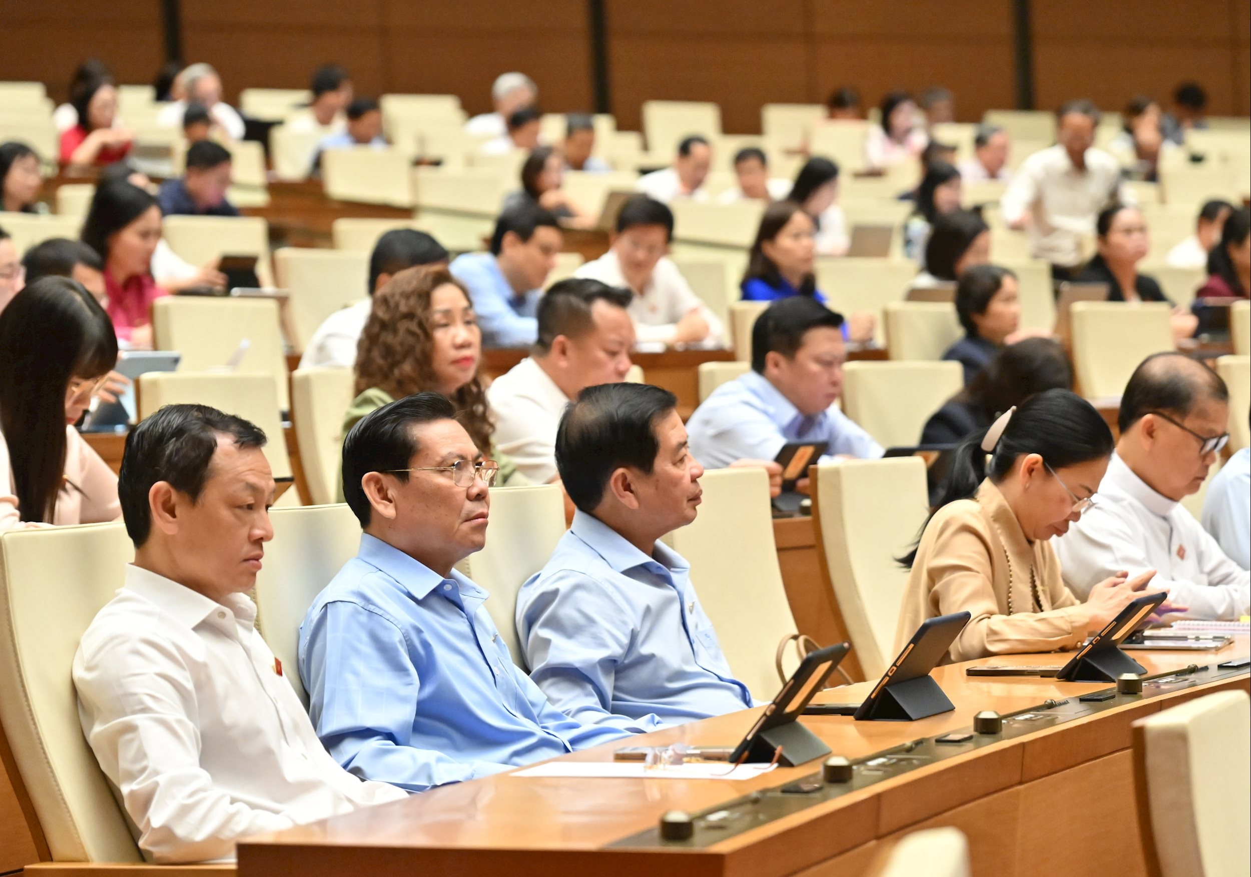 Delegáti na schůzi