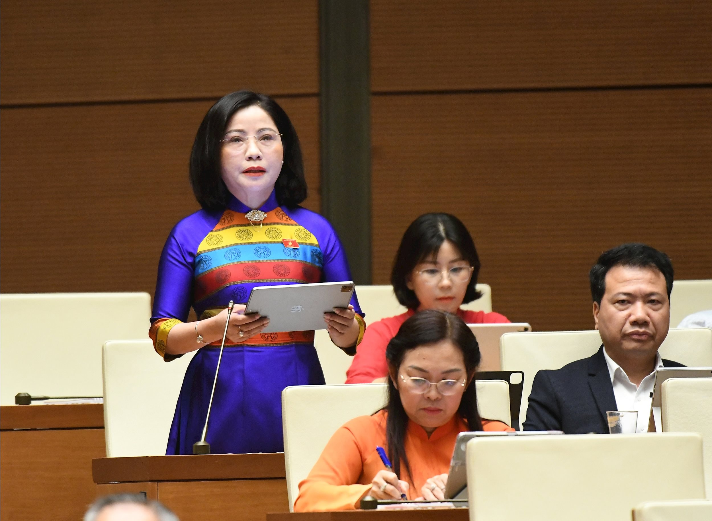 Đại biểu Nguyễn Thị Thu Nguyệt, đoàn Đăk lăl2