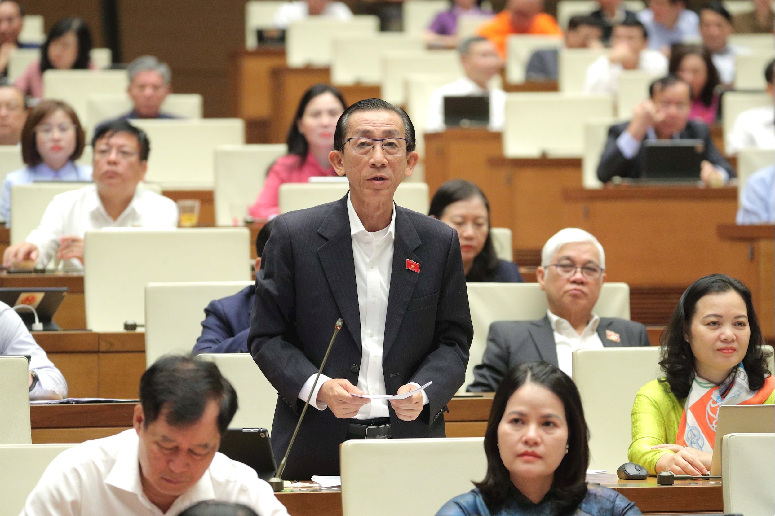 Afgevaardigde Tran Hoang Ngan (HCMC) van de Nationale Assemblee spreekt. Foto: Ho Long