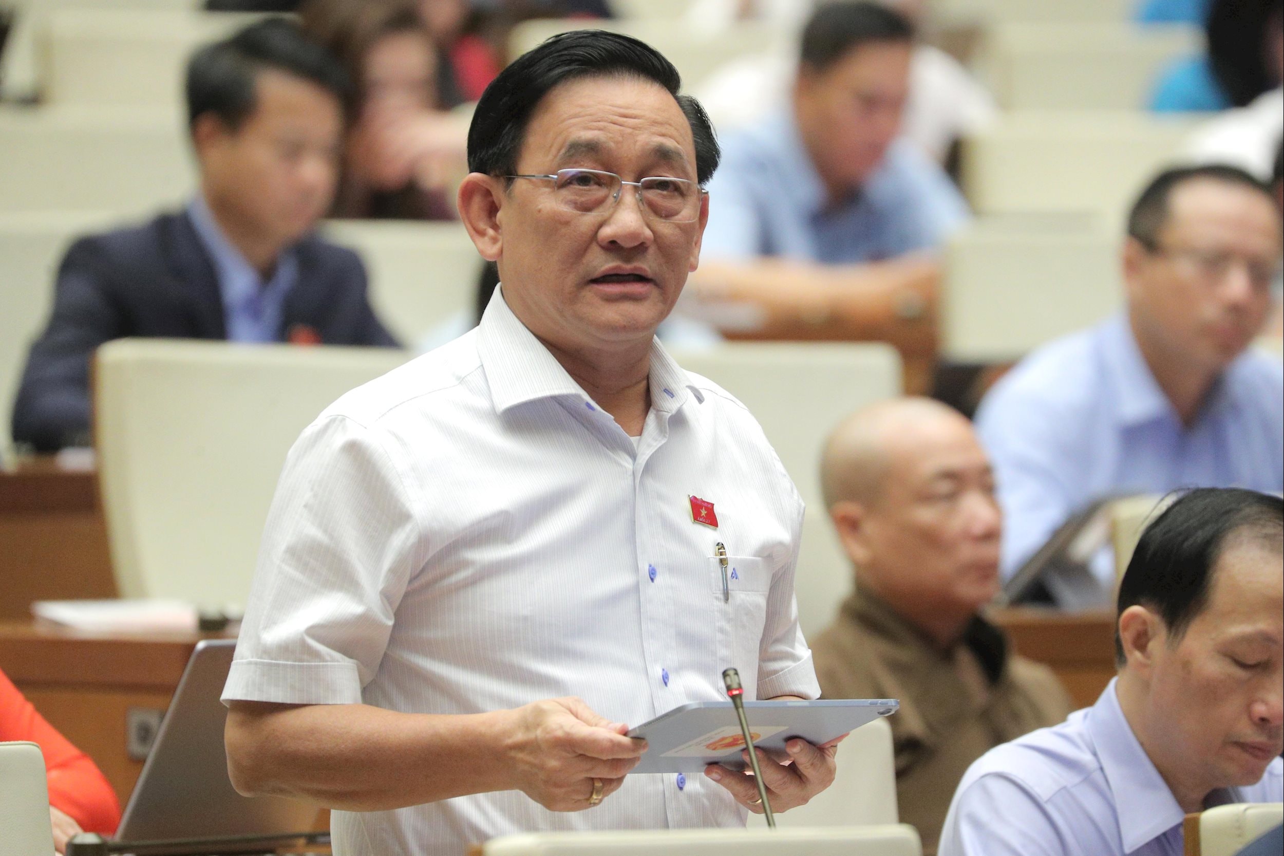 តំណាងរដ្ឋសភាលោក Tran Quoc Tuan (Vinh Long)