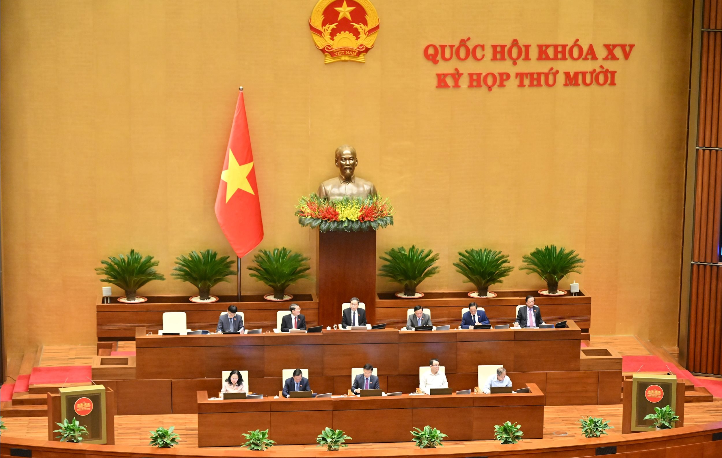 Đoàn Chủ tịch điều hành phiên họp