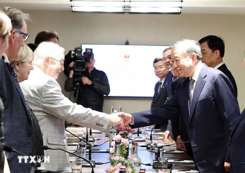 Tổng Bí thư Tô Lâm tiếp Tổng Bí thư Đảng Cộng sản Anh Robert Griffiths. (Ảnh: Thống Nhất/TTXVN)