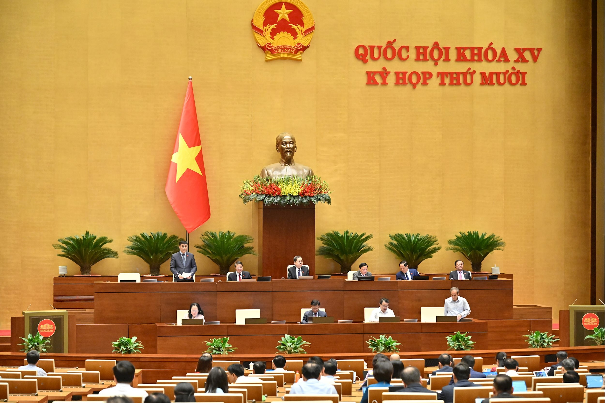 Phó Chủ tịch Quốc hội Vũ Hồng Thanh điều hành phiên họpVQK_3892