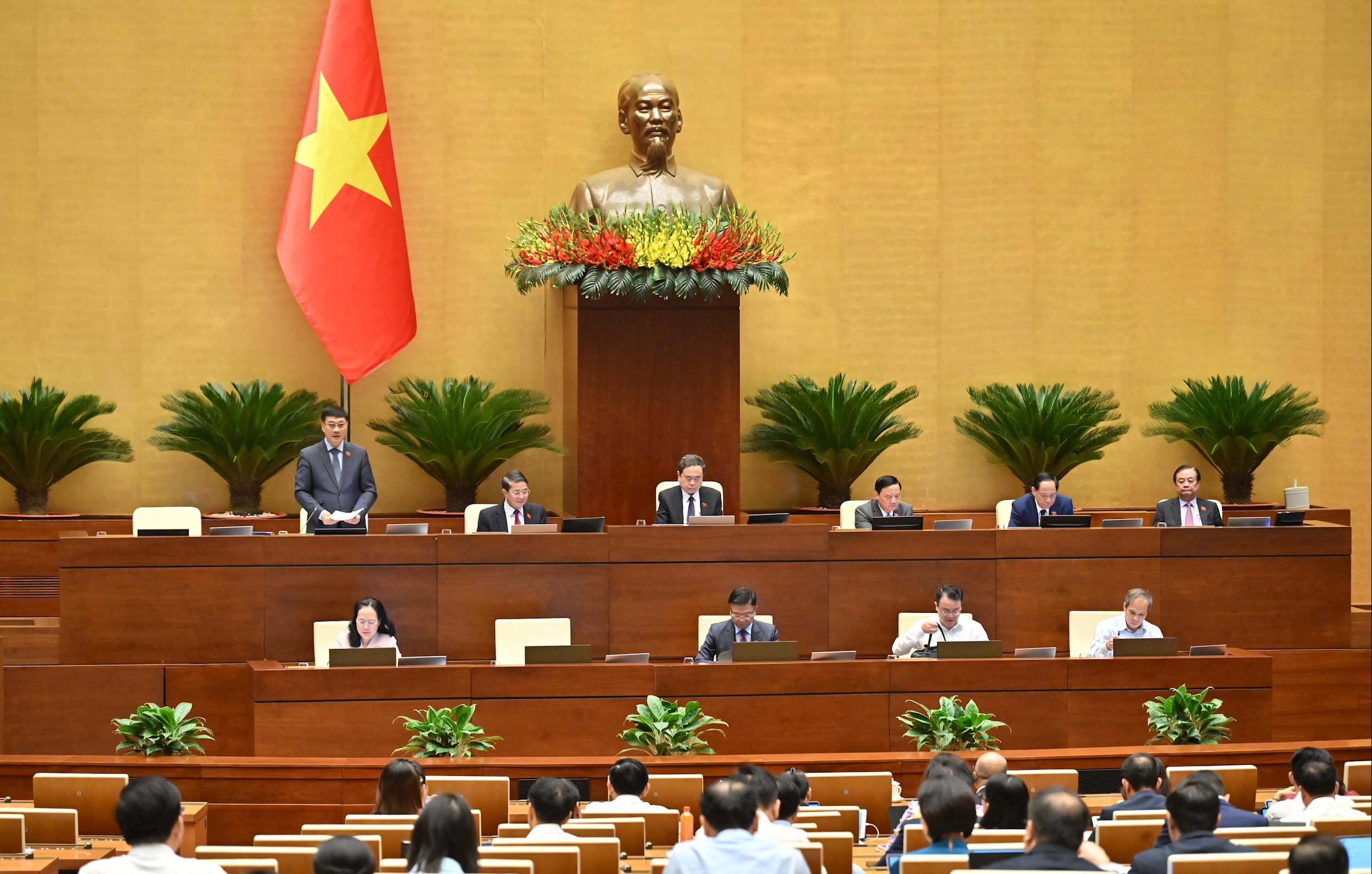 Phó Chủ tịch Quốc hội Vũ Hồng Thanh điều hành phiên họpVQK_3903