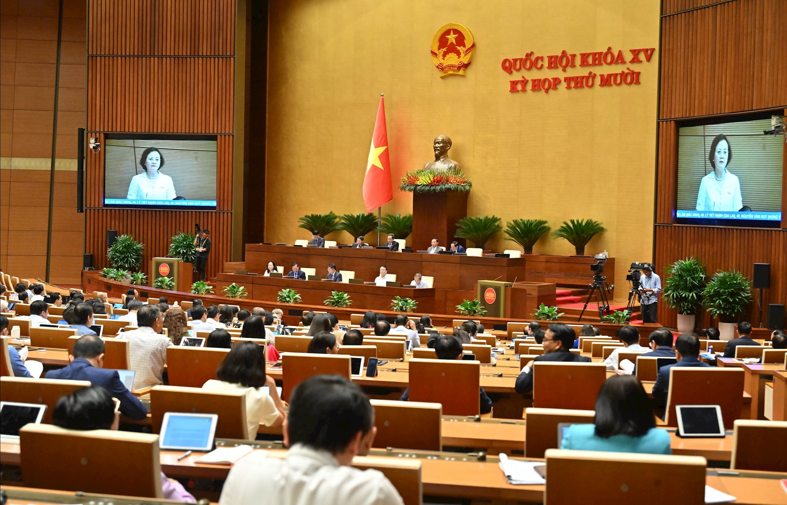 Pham Thi Thanh miniszterelnök-helyettes TraVQK_4044