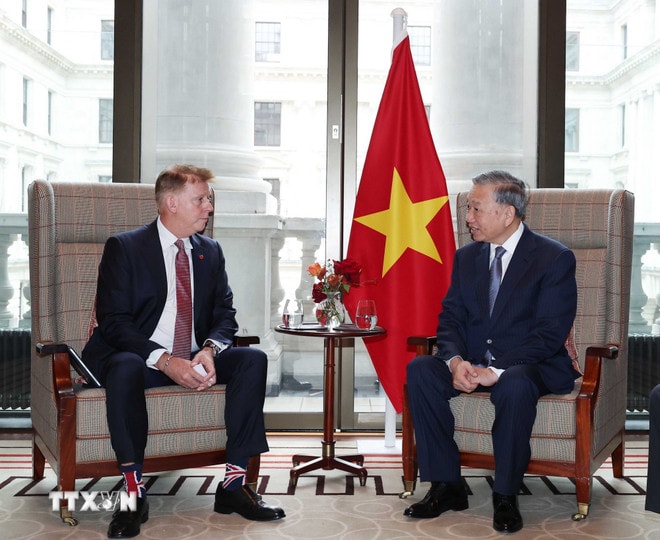 Tổng Bí thư Tô Lâm tiếp Phó Chủ tịch Cấp cao Tập đoàn Airbus khu vực châu Á-Thái Bình Dương Chris Drewer. (Ảnh: Thống Nhất/TTXVN) ttxvn-tong-bi-thu-to-lam-tiep-pho-chu-tich-cap-cao-tap-doan-airbus-khu-vuc-chau-a-thai-binh-duong-chris-drewer-8372978-4.jpg