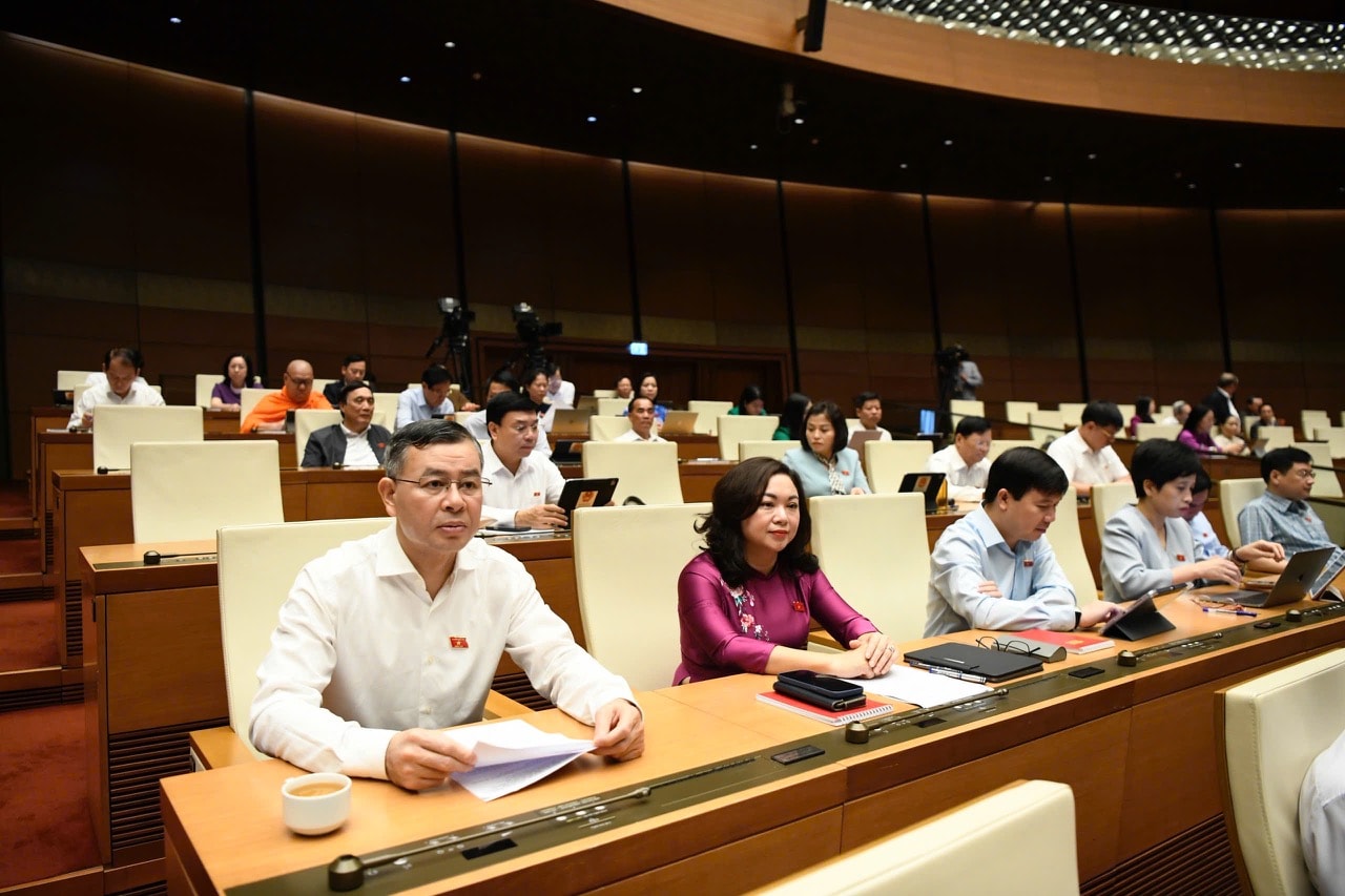 คณะผู้แทนสภาผู้แทนราษฎรจังหวัดฟู้เถาะเข้าร่วมการประชุมสมัยสามัญครั้งที่ 10 ของสภาผู้แทนราษฎรชุดที่ 15 ภาพโดย: ลัม เฮียน