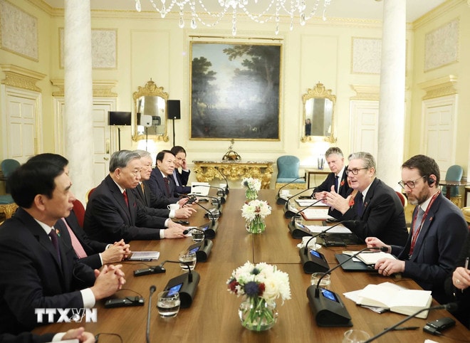 Tổng Bí thư Tô Lâm và Thủ tướng Liên hiệp Vương quốc Anh và Bắc Ireland Keir Starmer hội đàm. (Ảnh: Thống Nhất.TTXVN) ttxvn-le-don-chinh-thuc-tong-bi-thu-to-lam-tham-chinh-thuc-lien-hiep-vuong-quoc-anh-va-bac-ai-len-8373645-10.jpg